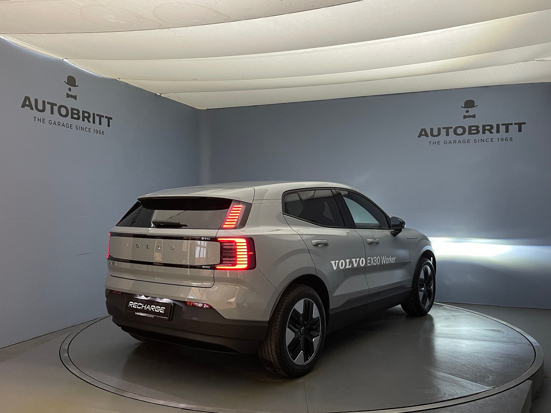 VOLVO EX30 E60 Core WORKER-image-2