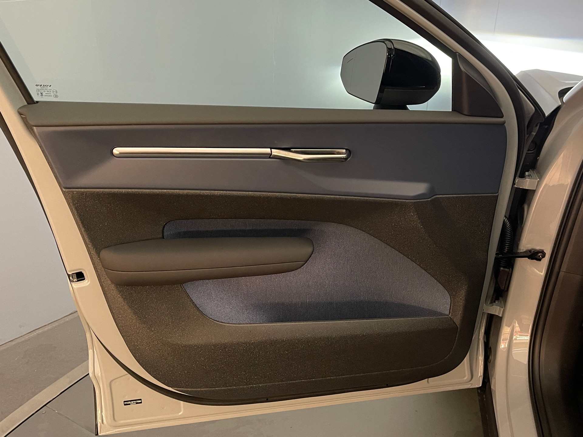 VOLVO EX30 E60 Core WORKER-image-10