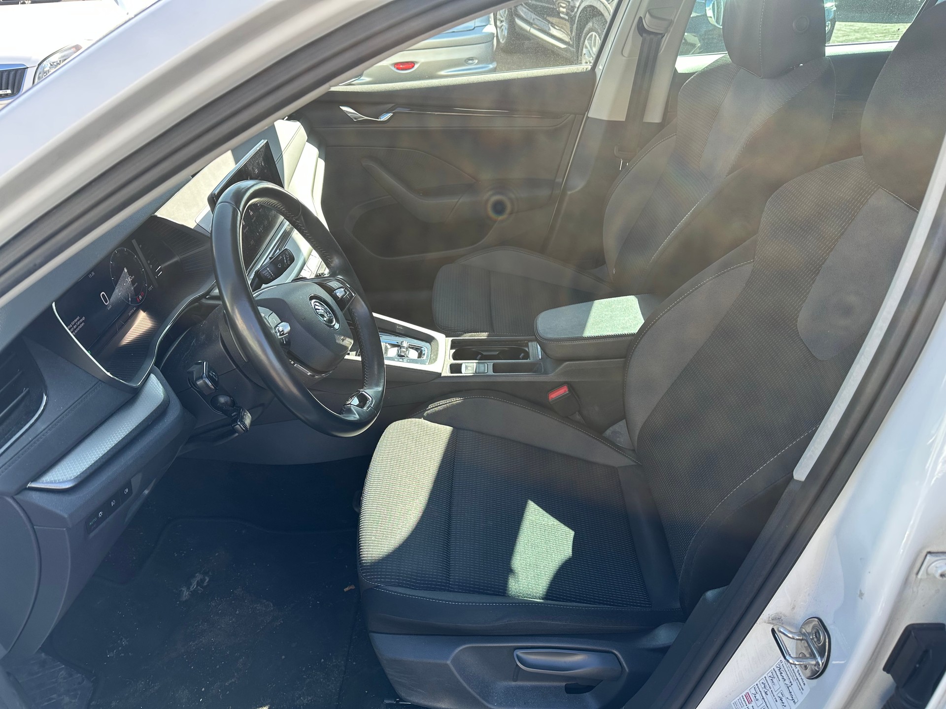 SKODA Octavia Combi 2.0 TDI DSG Style-image-5