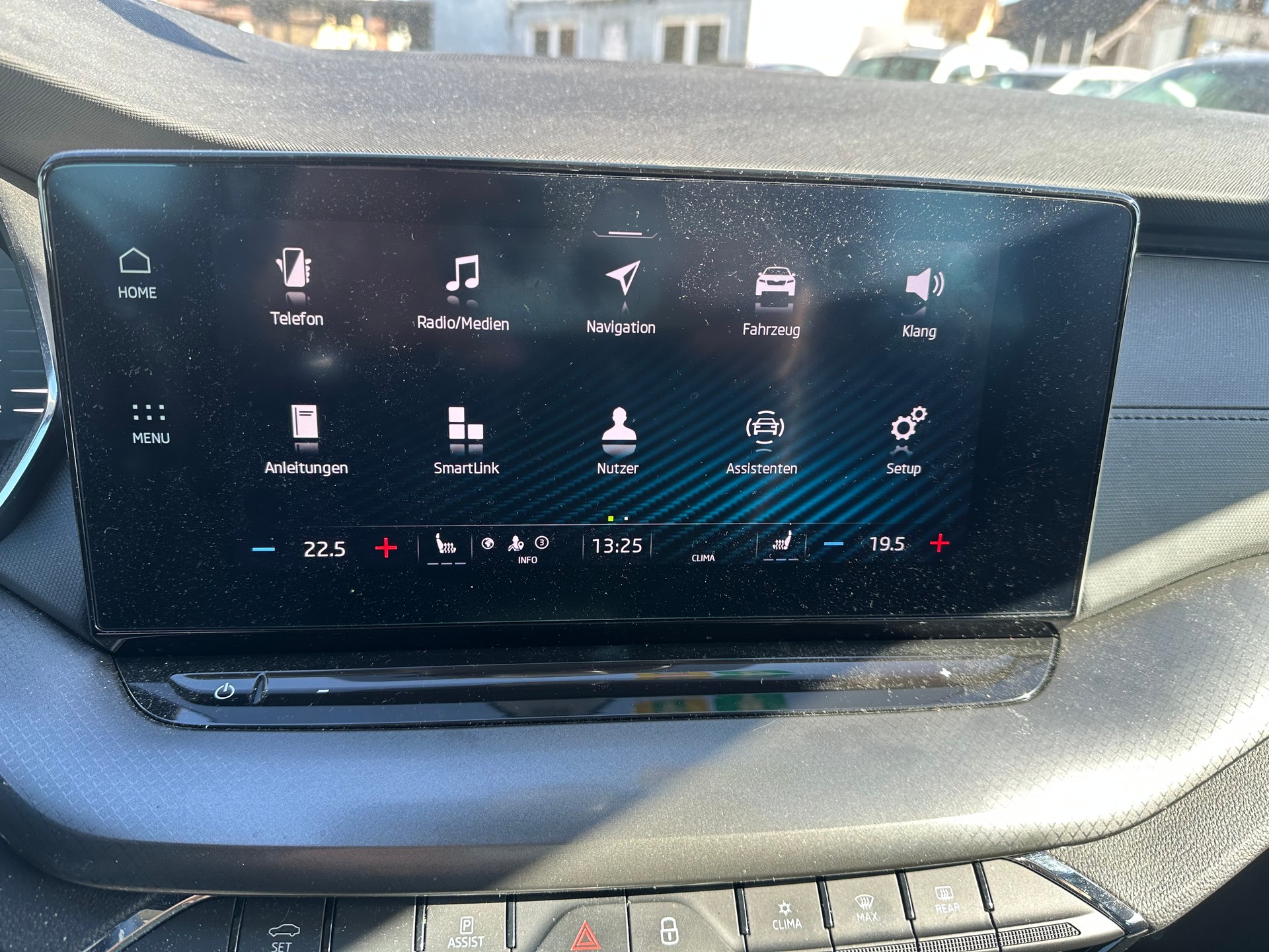 SKODA Octavia Combi 2.0 TDI DSG Style-image-9