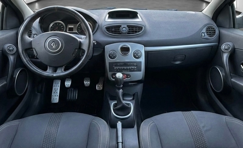 RENAULT Clio 2.0 16V Sport-image-9