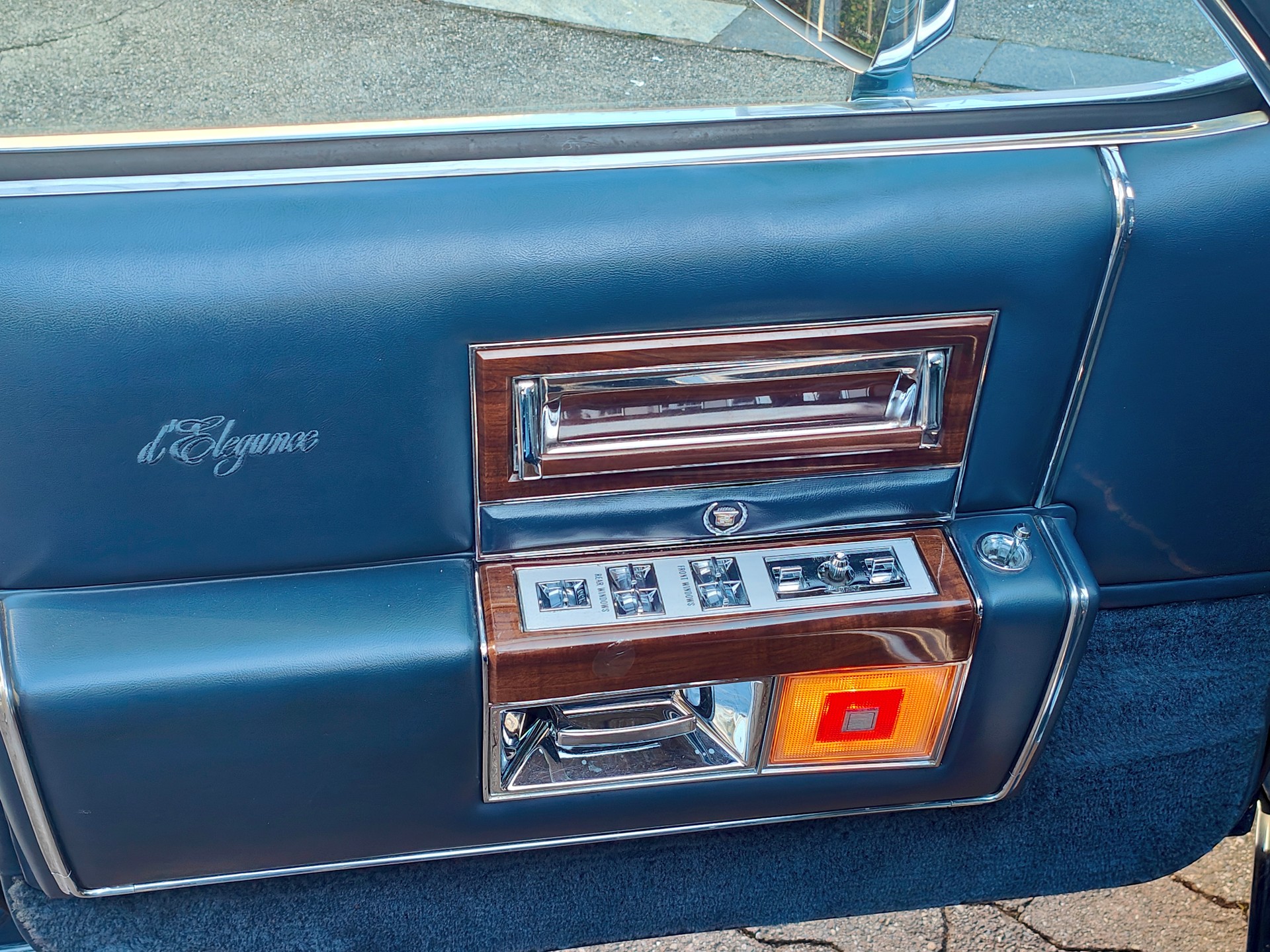 CADILLAC Brougham d' Elegance ( vétéran )-image-4