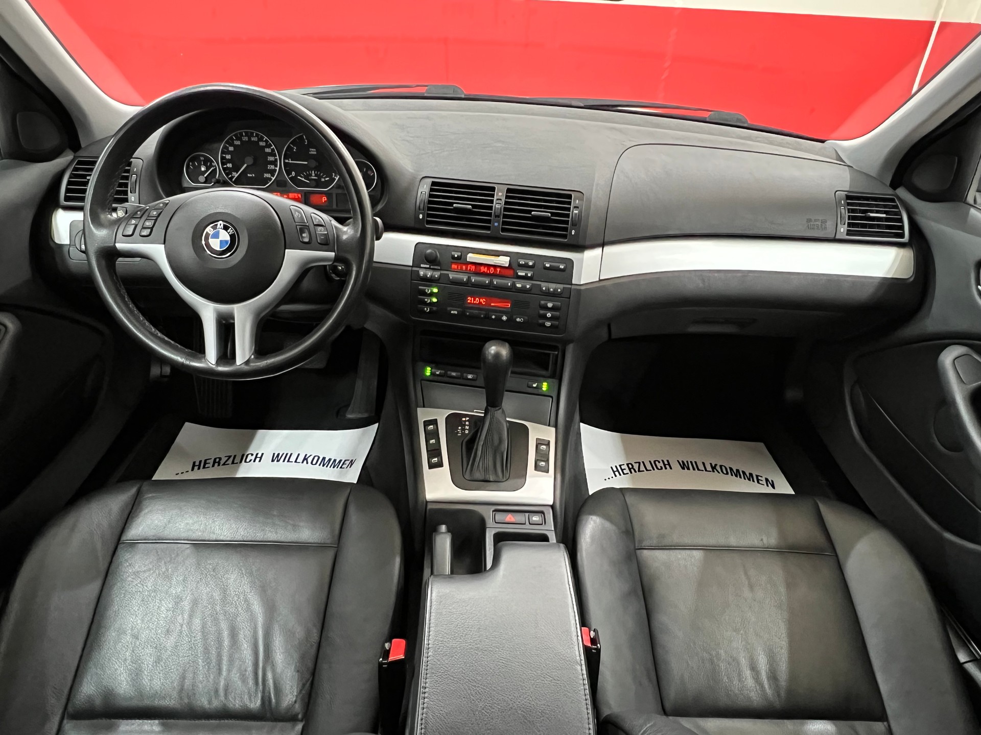 BMW 330XI-image-10
