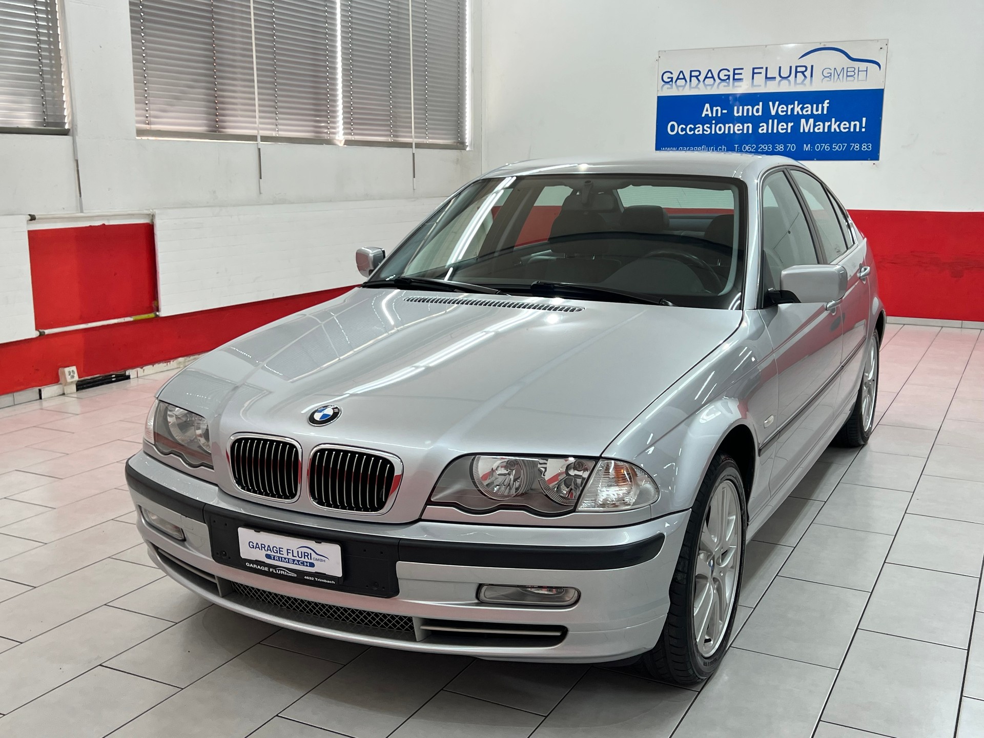 BMW 330XI-image-1