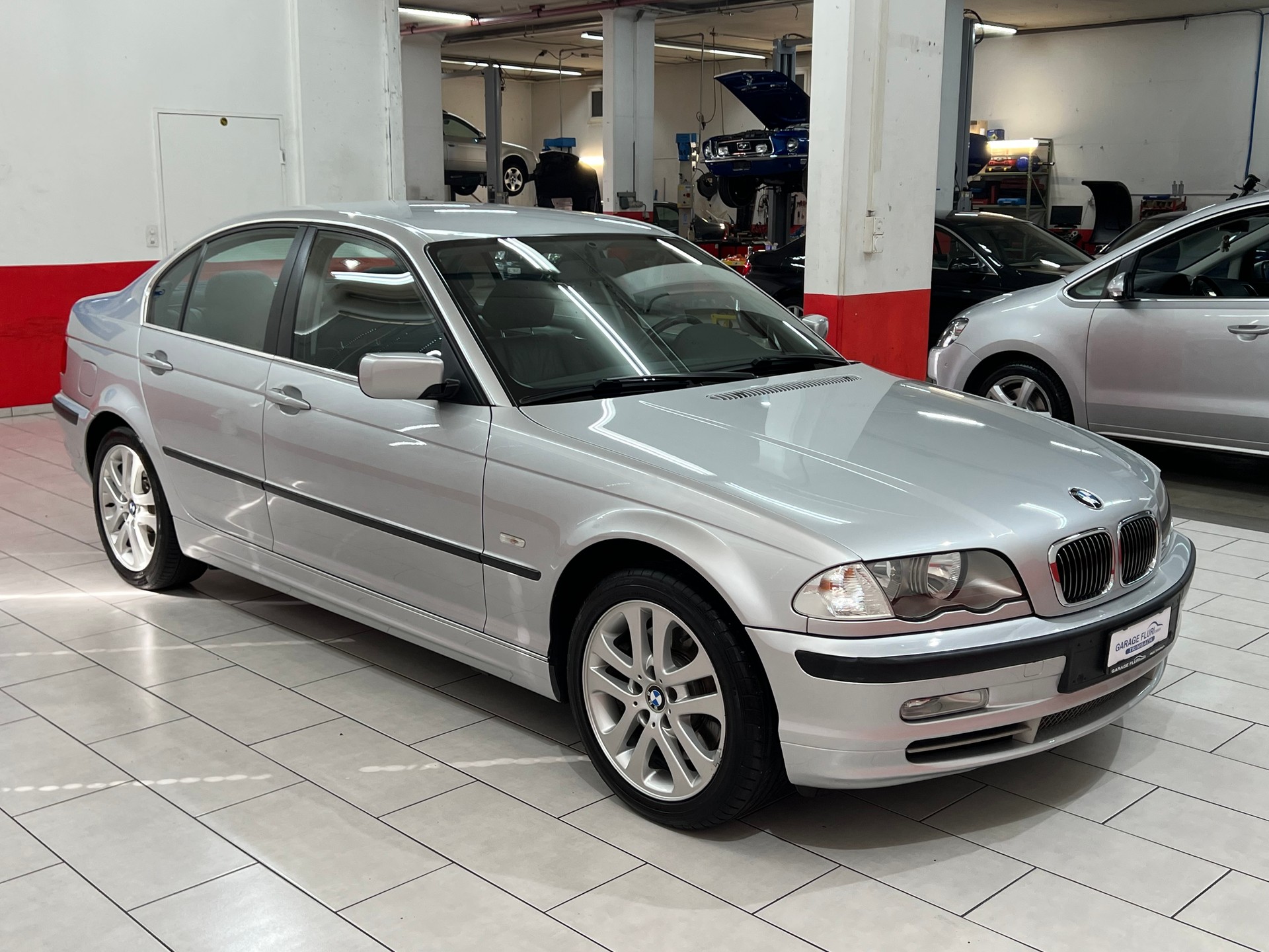 BMW 330XI-image-4