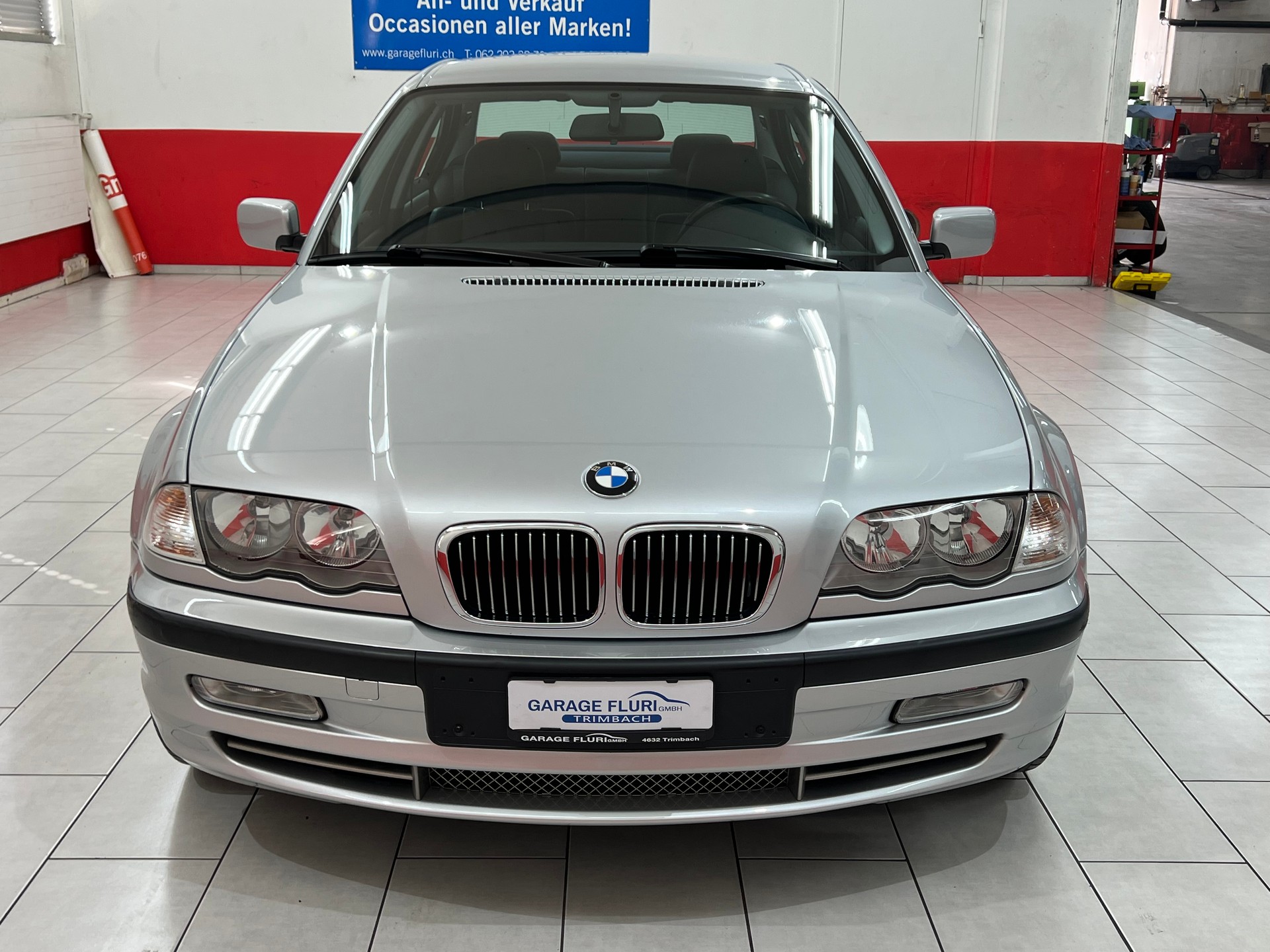 BMW 330XI-image-2
