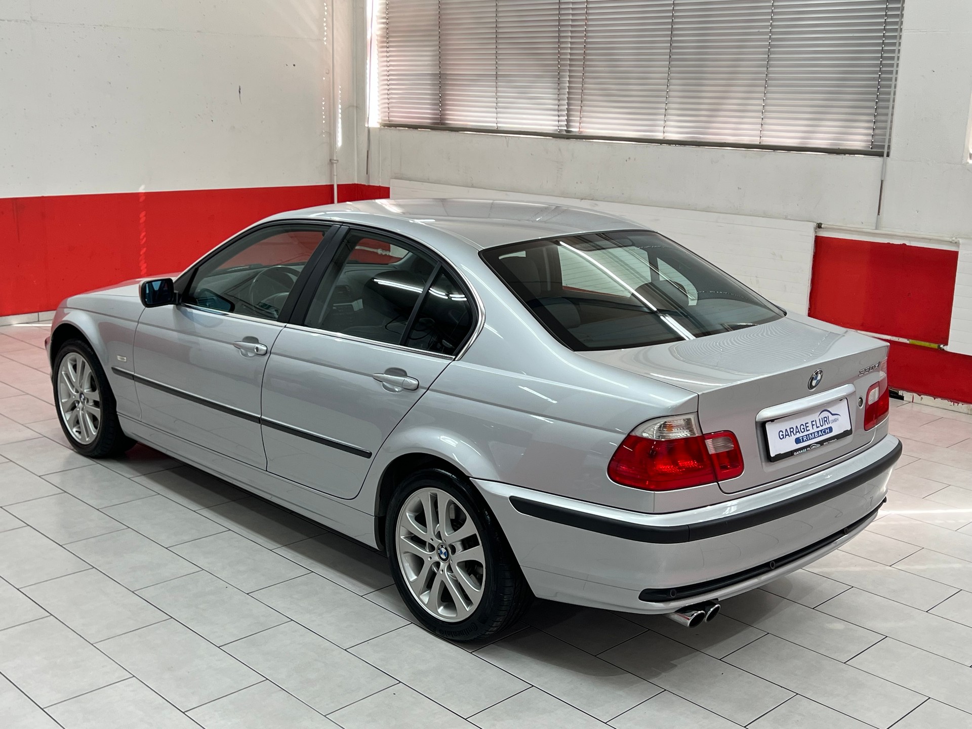 BMW 330XI-image-9