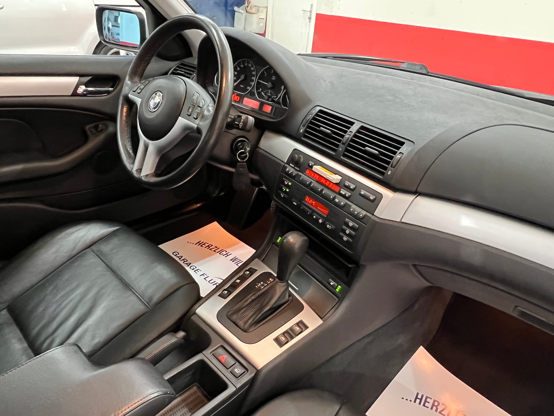 BMW 330XI-image-14