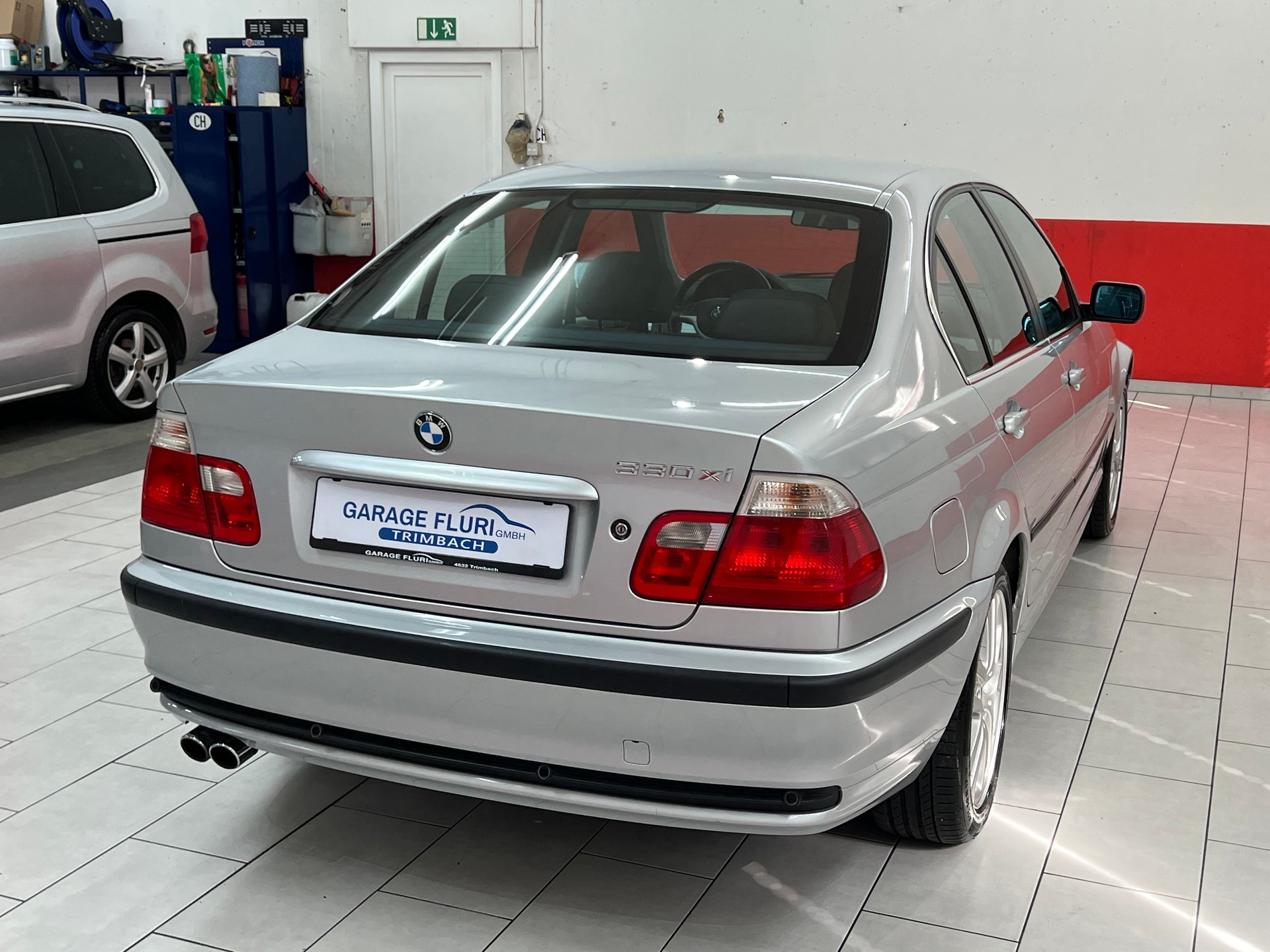 BMW 330XI-image-6