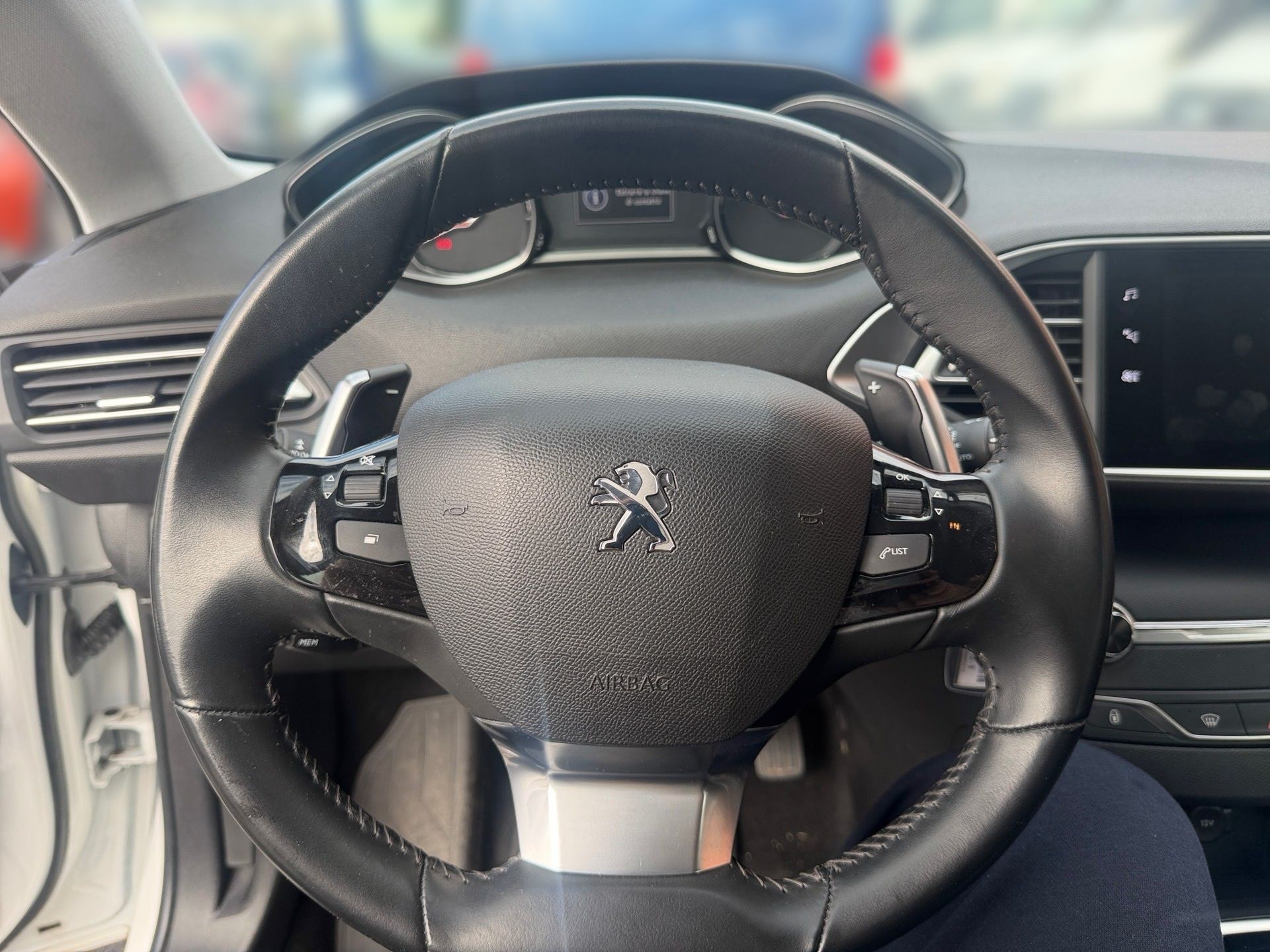 PEUGEOT 308 1.2 Pure Tech Active Pack EAT8-image-7