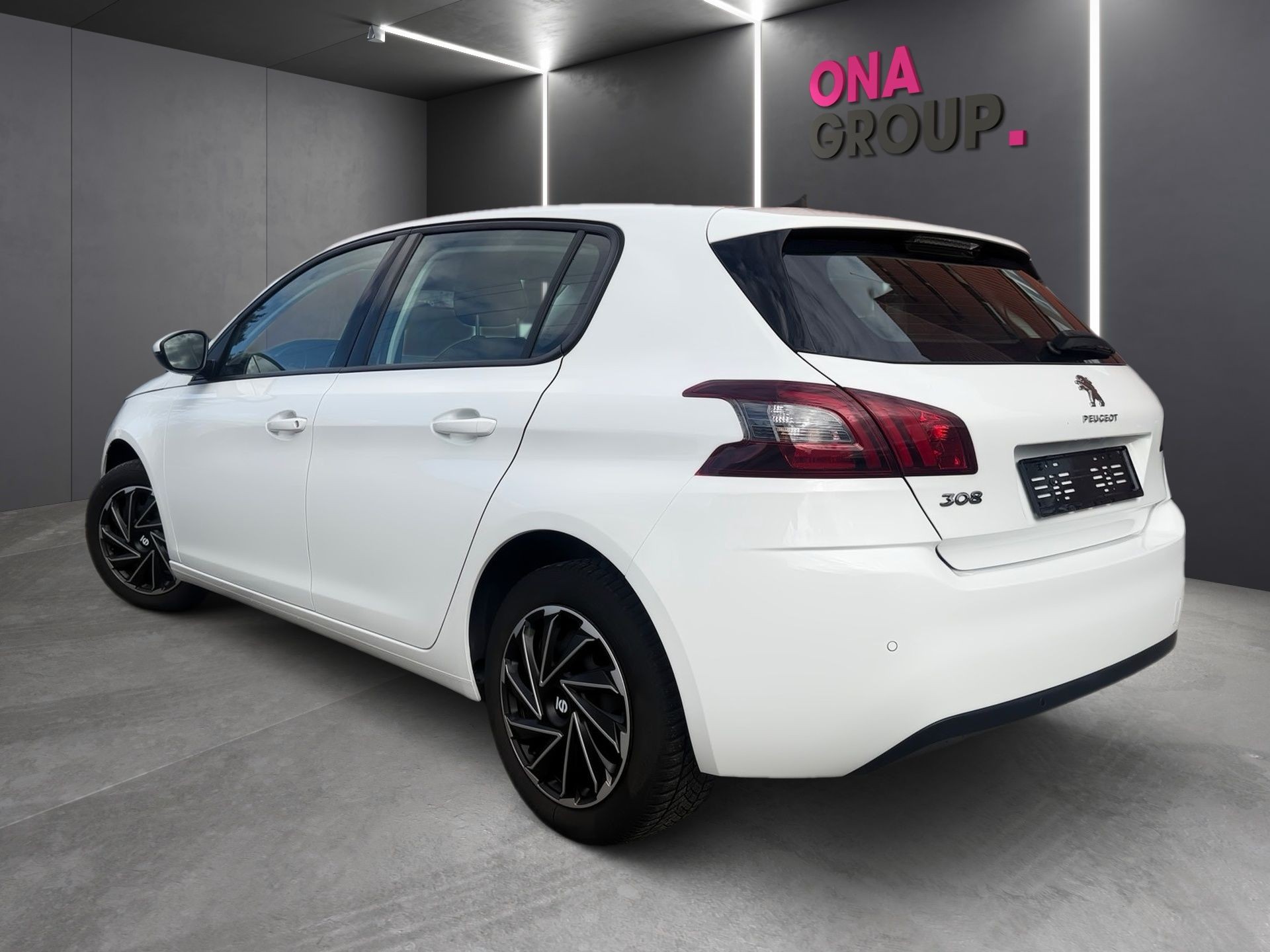 PEUGEOT 308 1.2 Pure Tech Active Pack EAT8-image-4