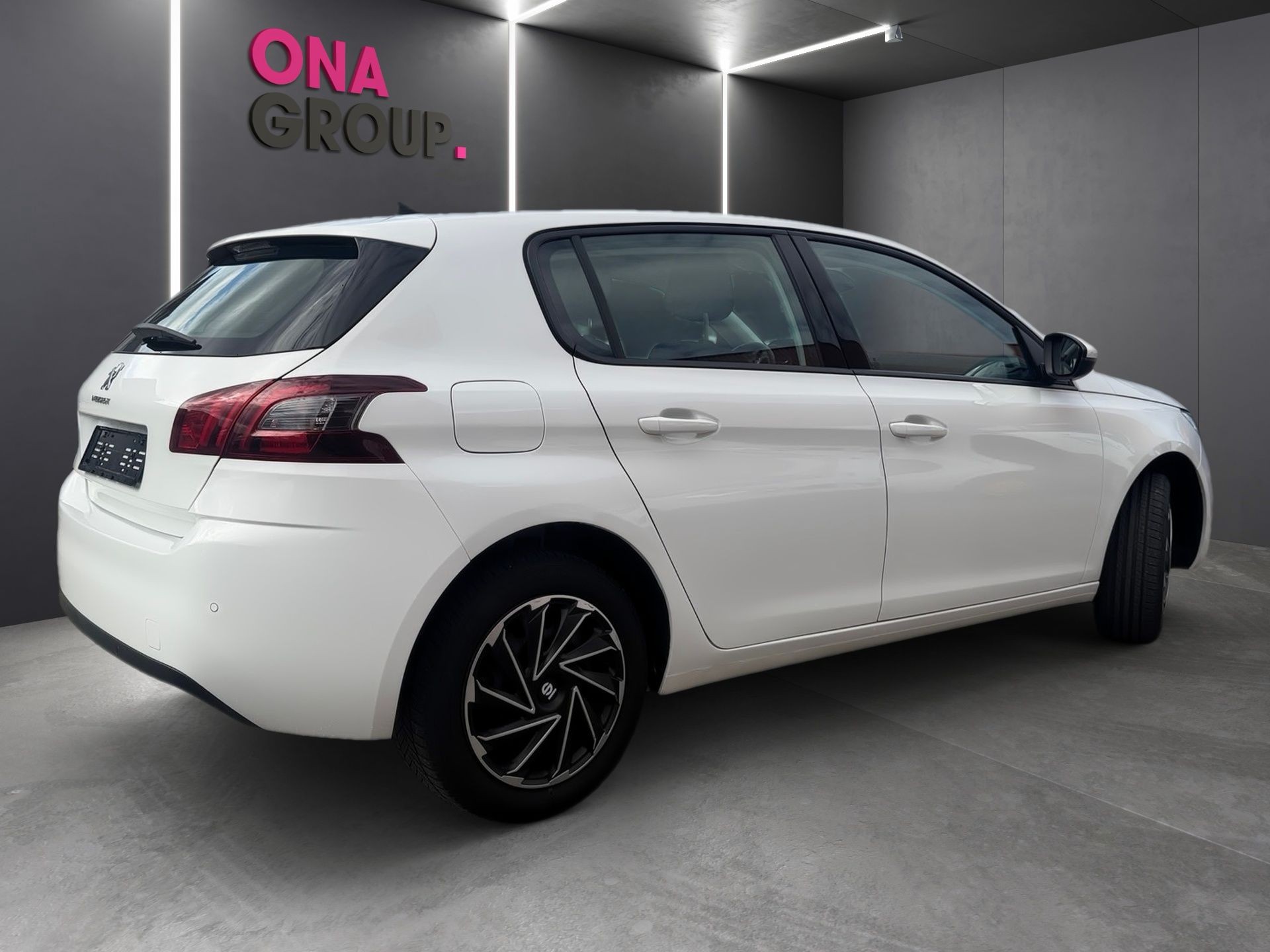 PEUGEOT 308 1.2 Pure Tech Active Pack EAT8-image-5