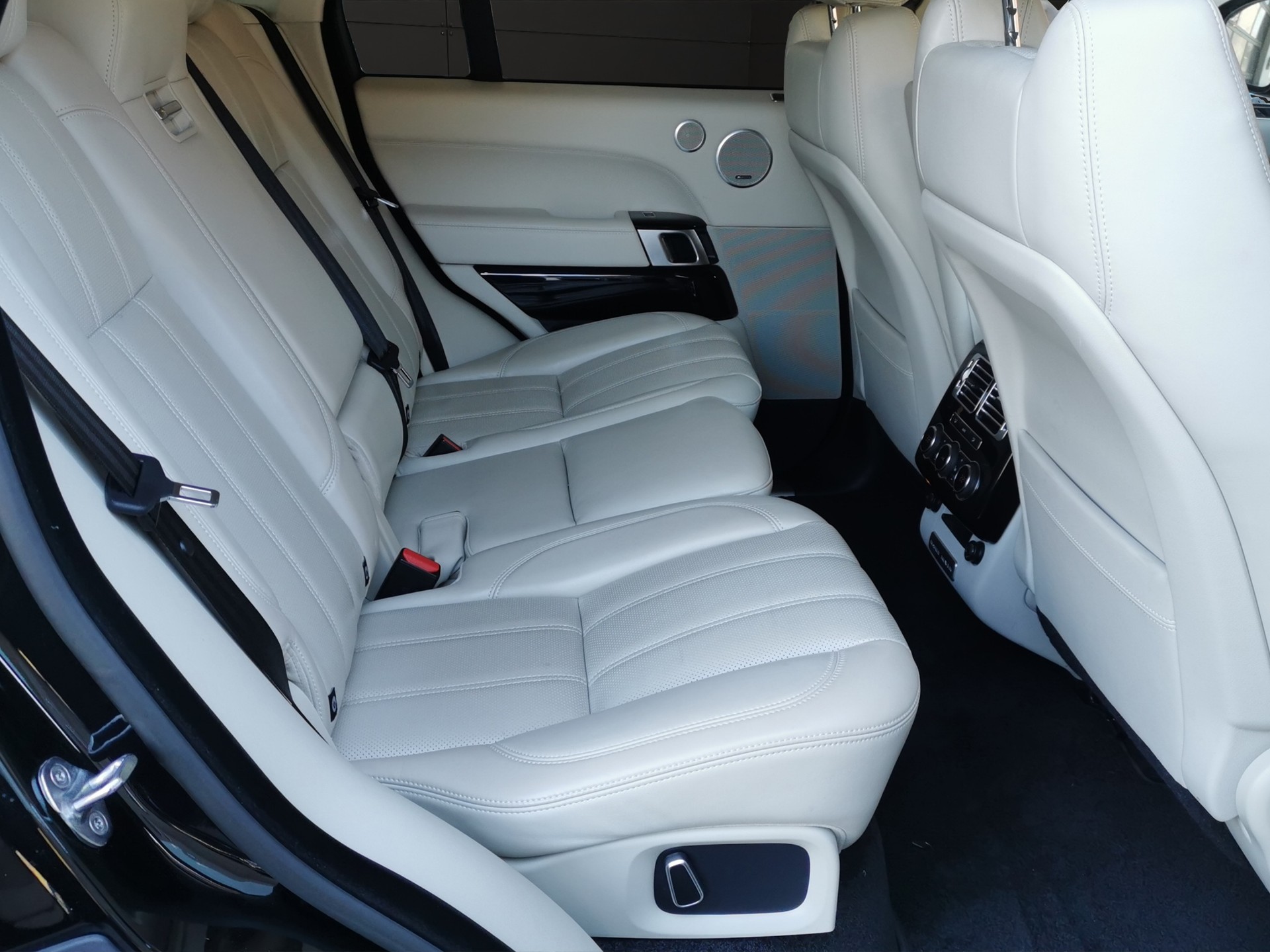 LAND ROVER Range Rover 3.0 TDV6 Vogue Automatic-image-16