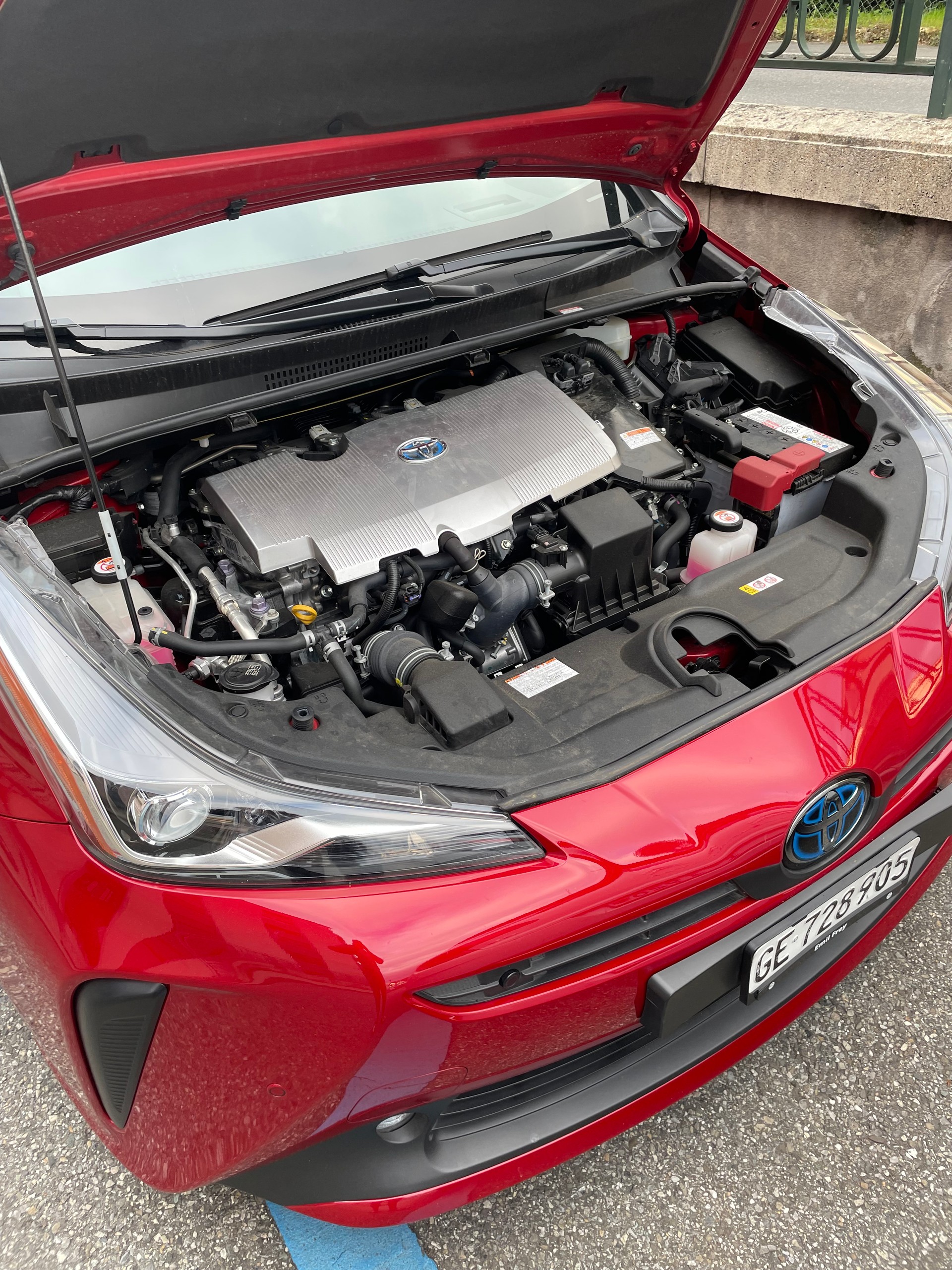 TOYOTA Prius 1.8 VVT-i HSD AWD-i Premium-image-4