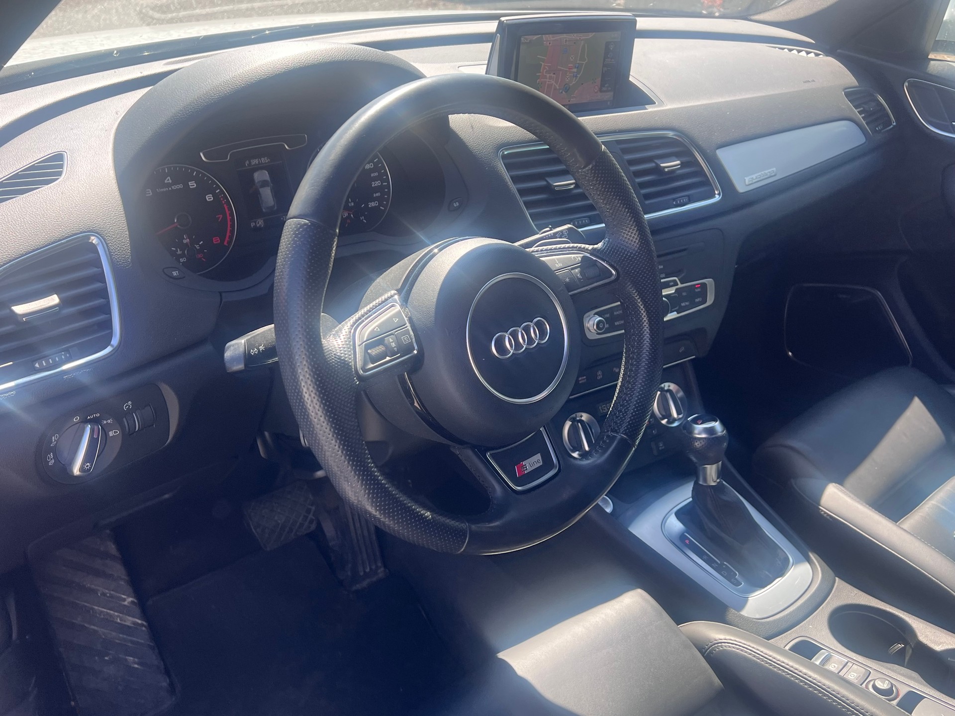 AUDI Q3 2.0 TFSI quattro S-tronic-image-8