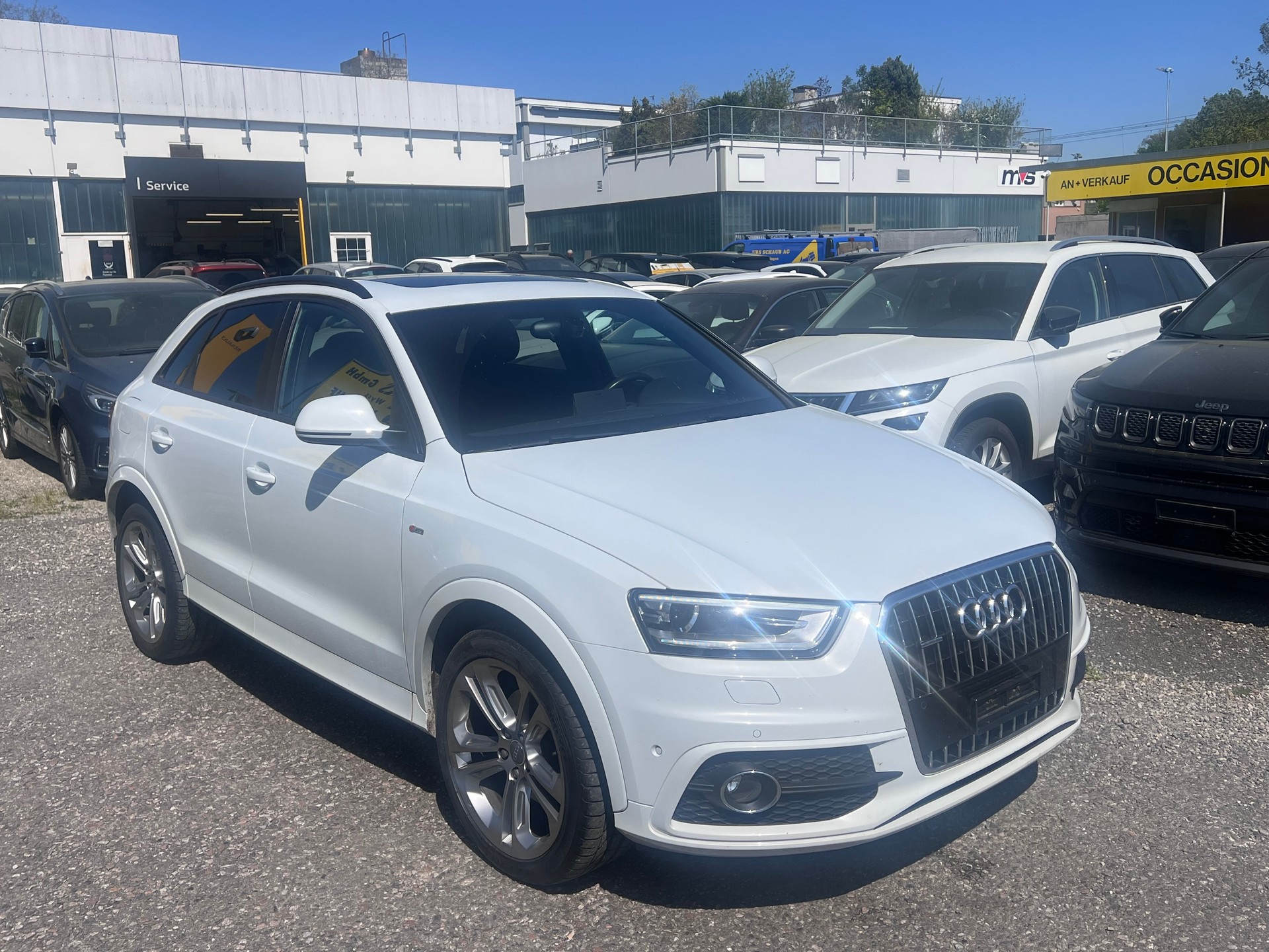AUDI Q3 2.0 TFSI quattro S-tronic-image-1