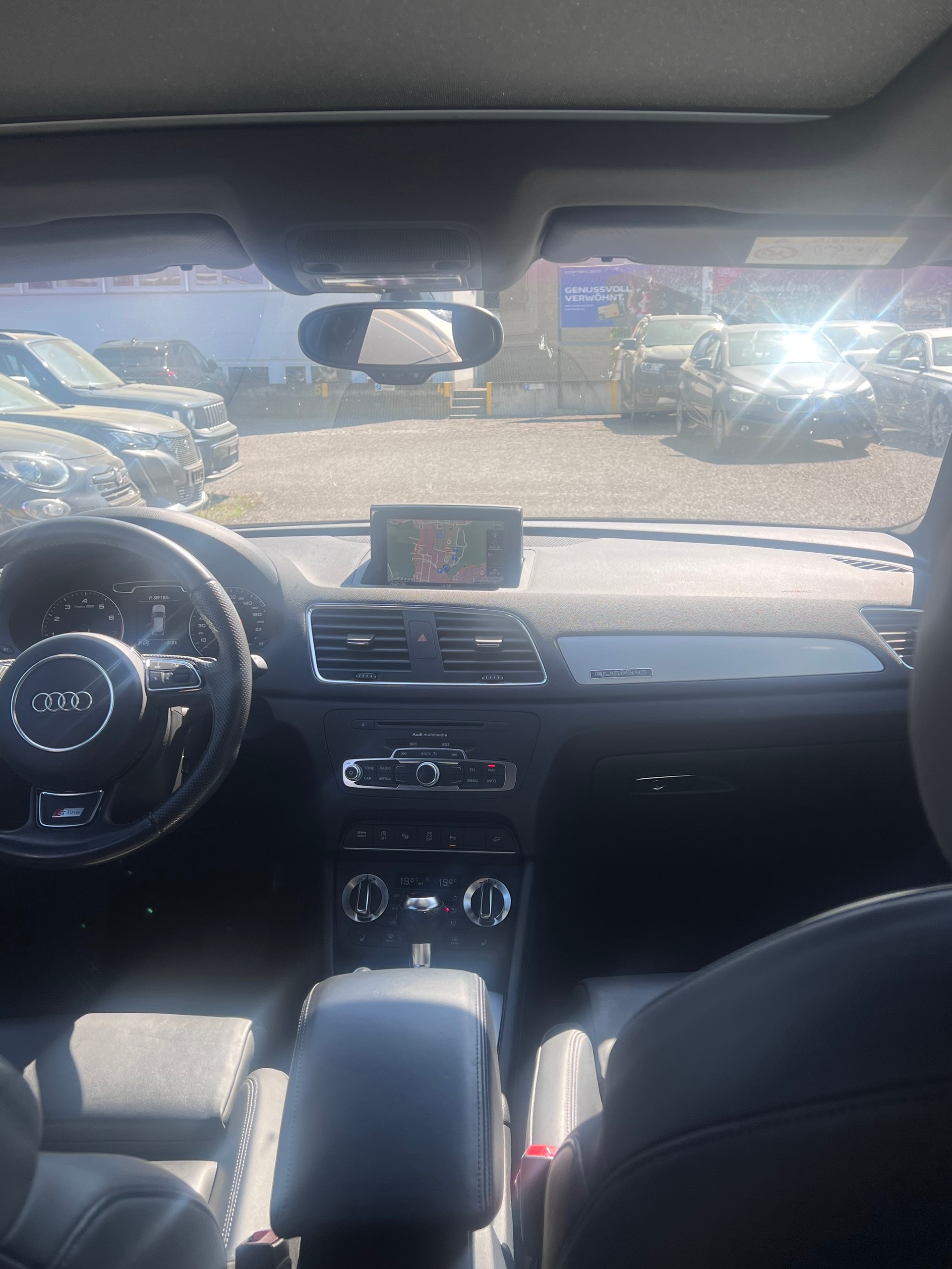 AUDI Q3 2.0 TFSI quattro S-tronic-image-7