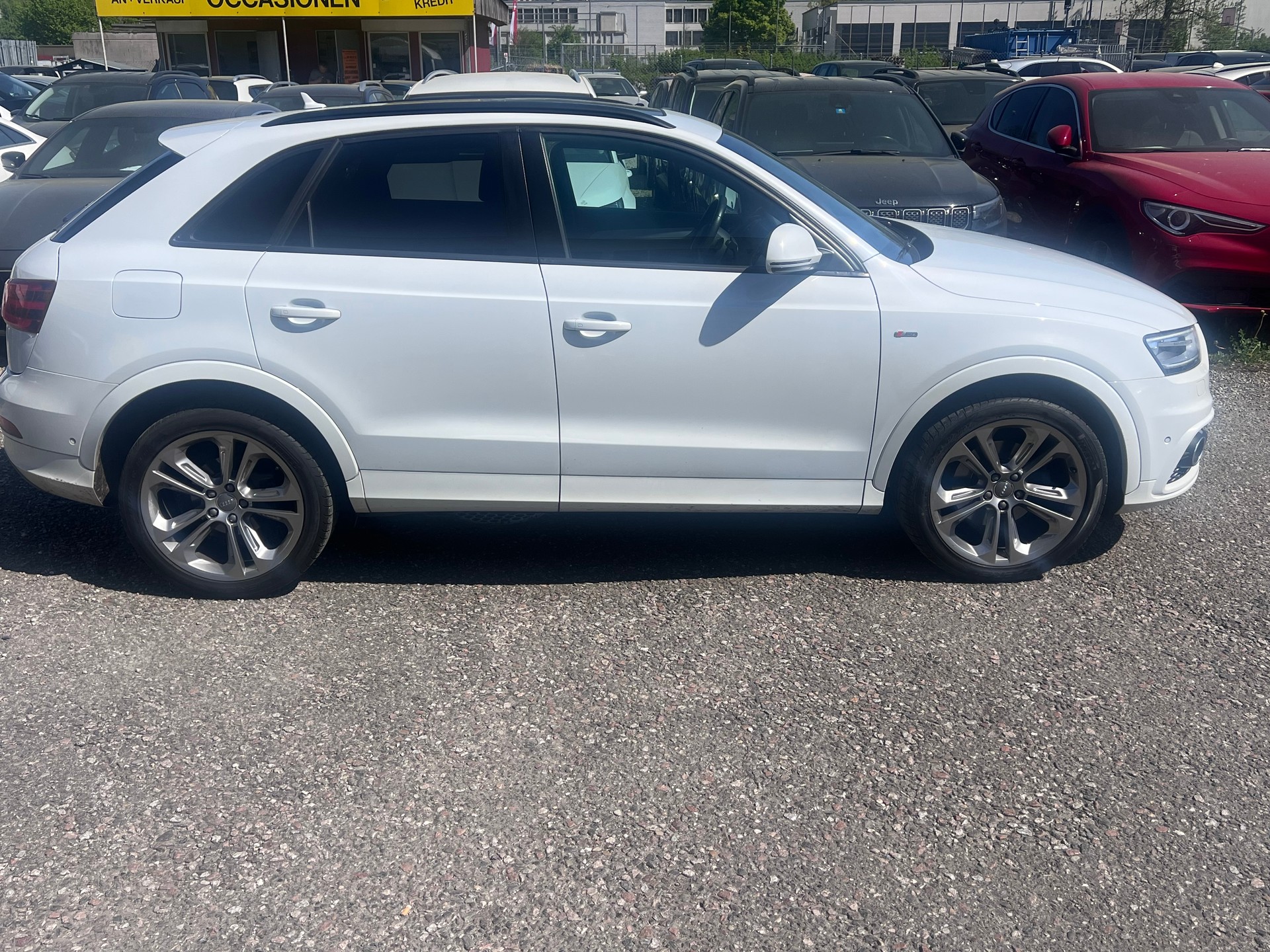 AUDI Q3 2.0 TFSI quattro S-tronic-image-6