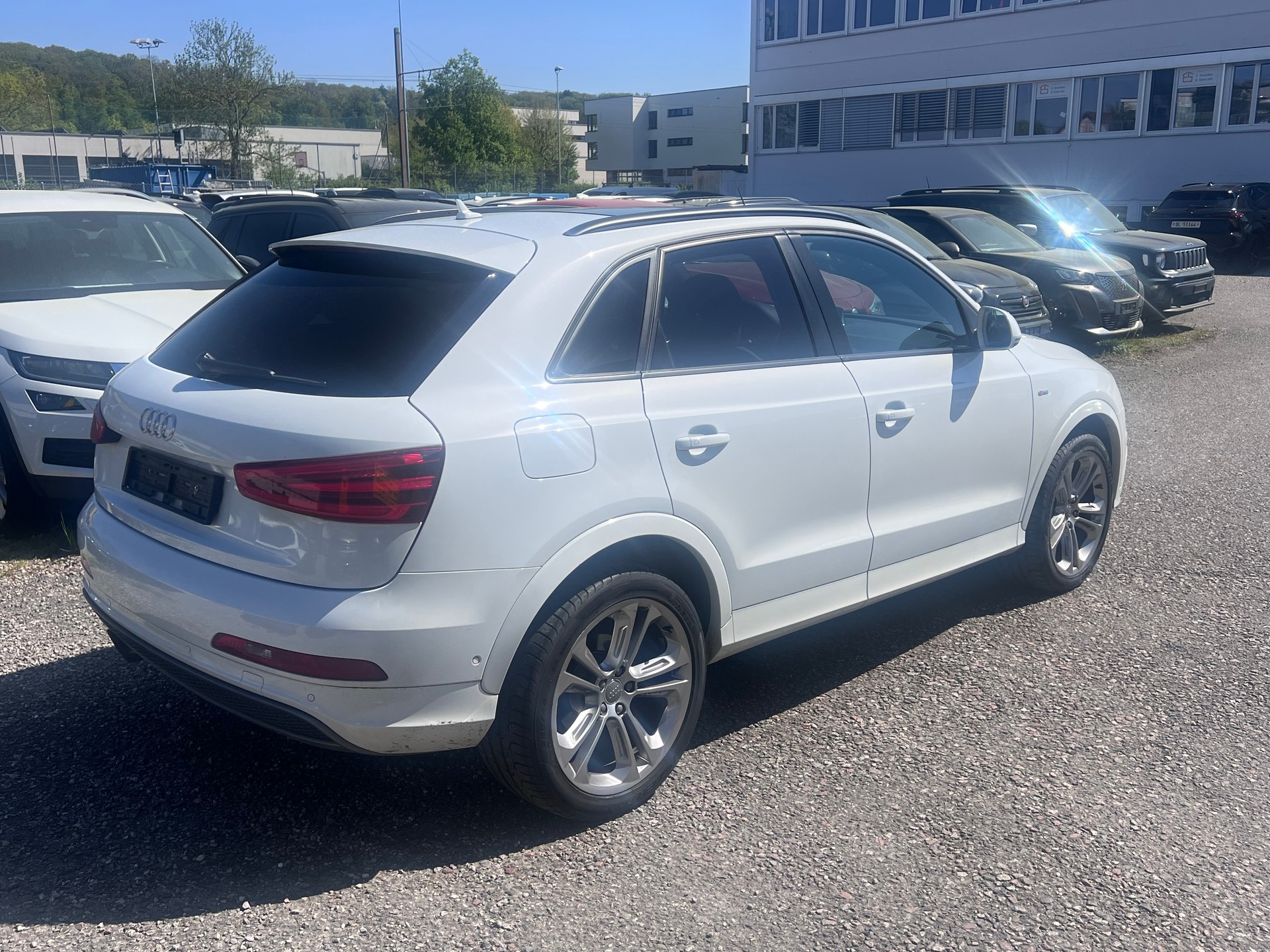 AUDI Q3 2.0 TFSI quattro S-tronic-image-5