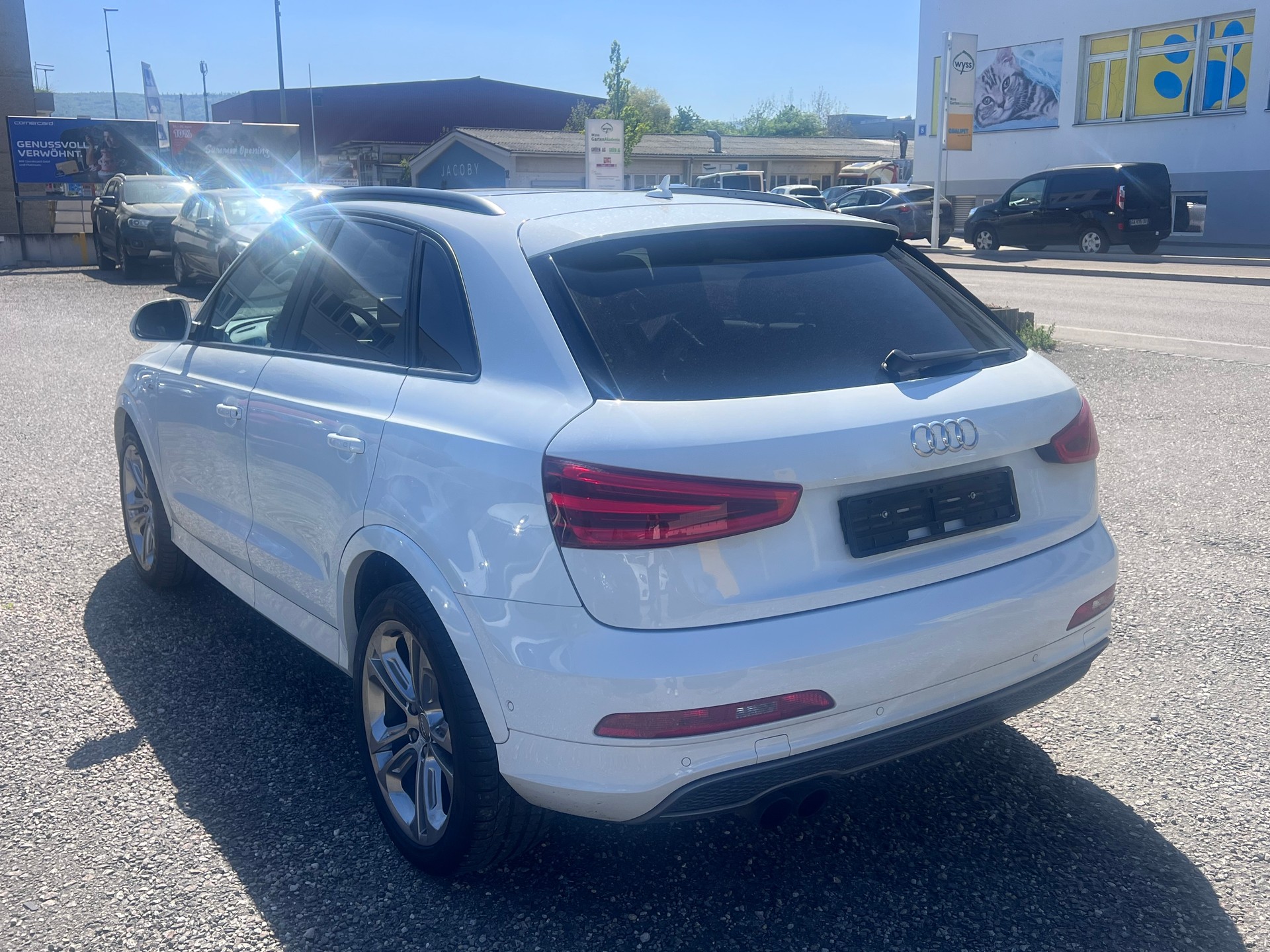 AUDI Q3 2.0 TFSI quattro S-tronic-image-4