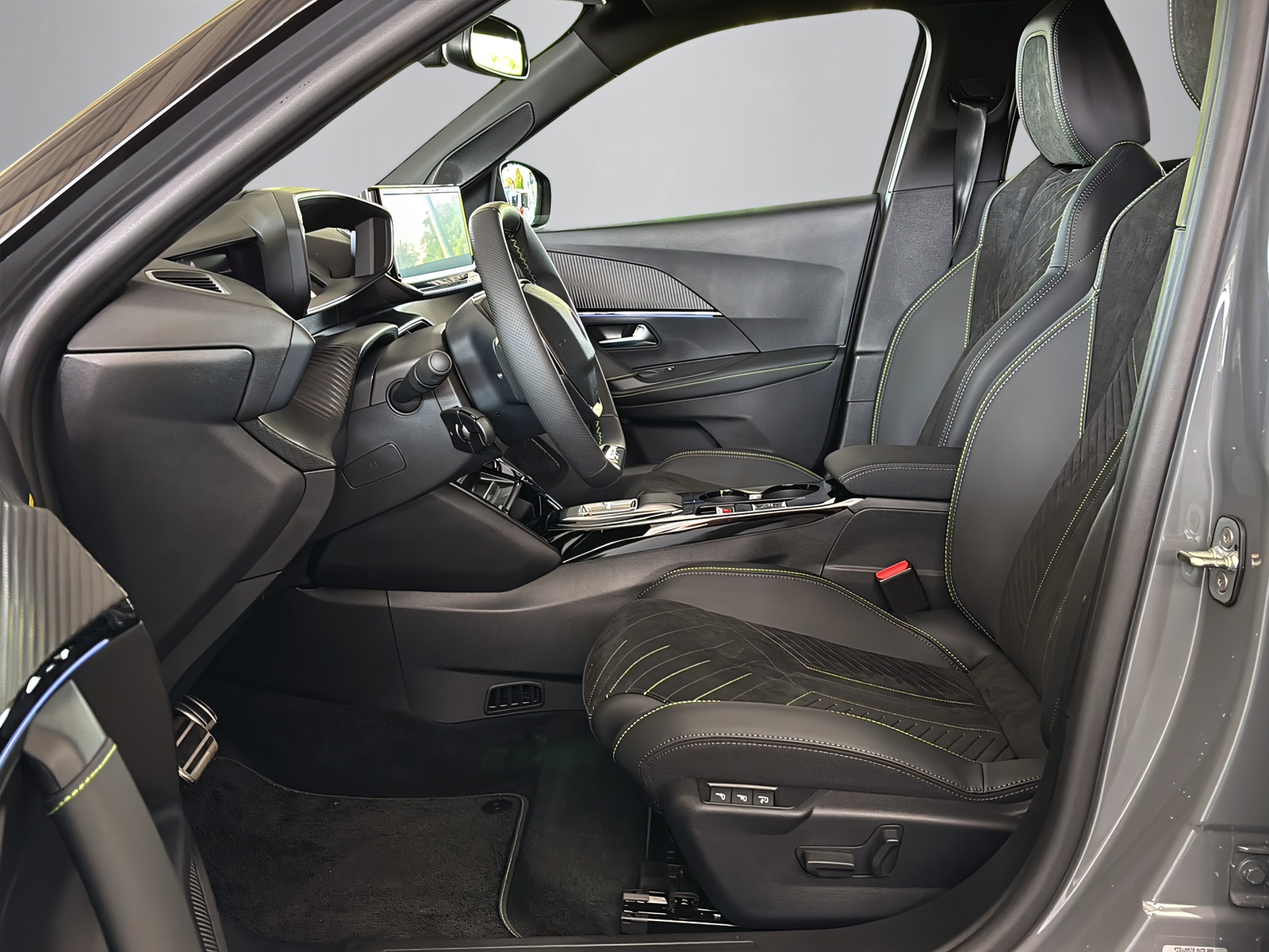 PEUGEOT 2008 1.2 Hybrid 145 GT-image-2