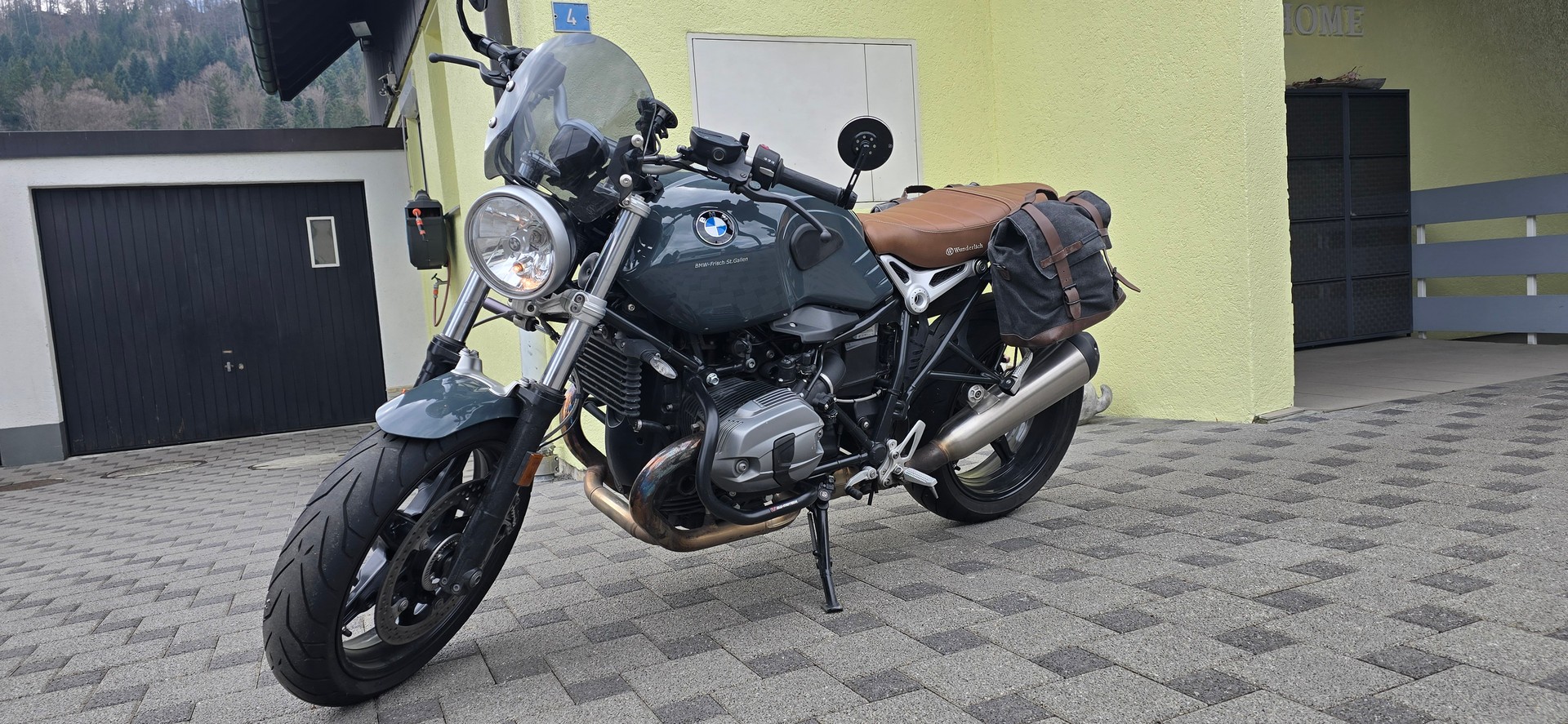 BMW R nineT Pure ABS-image-8