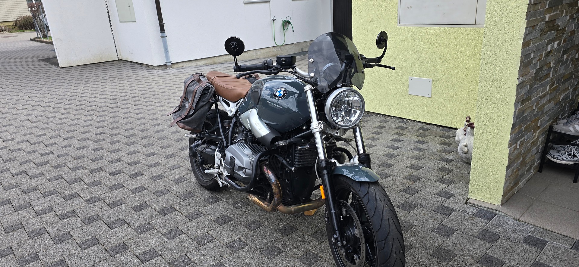 BMW R nineT Pure ABS-image-11