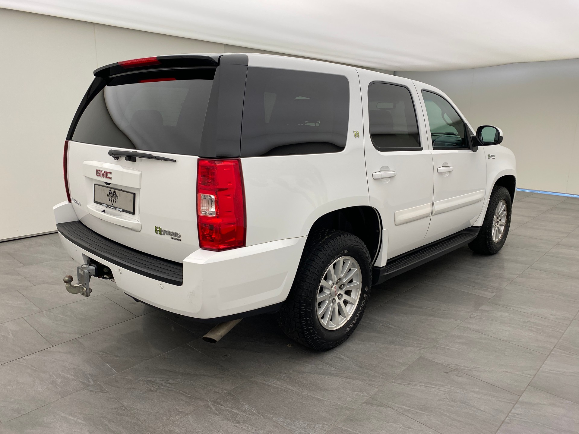 GMC Yukon 6.0 Hybrid 2 Mode-showroom-element-3