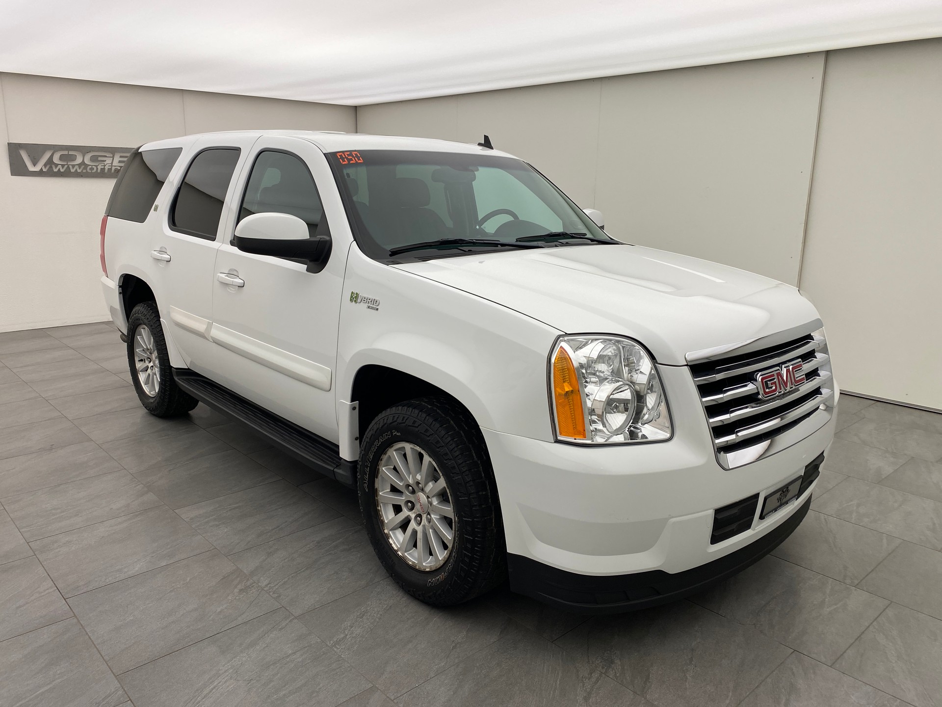 GMC Yukon 6.0 Hybrid 2 Mode-showroom-element-2