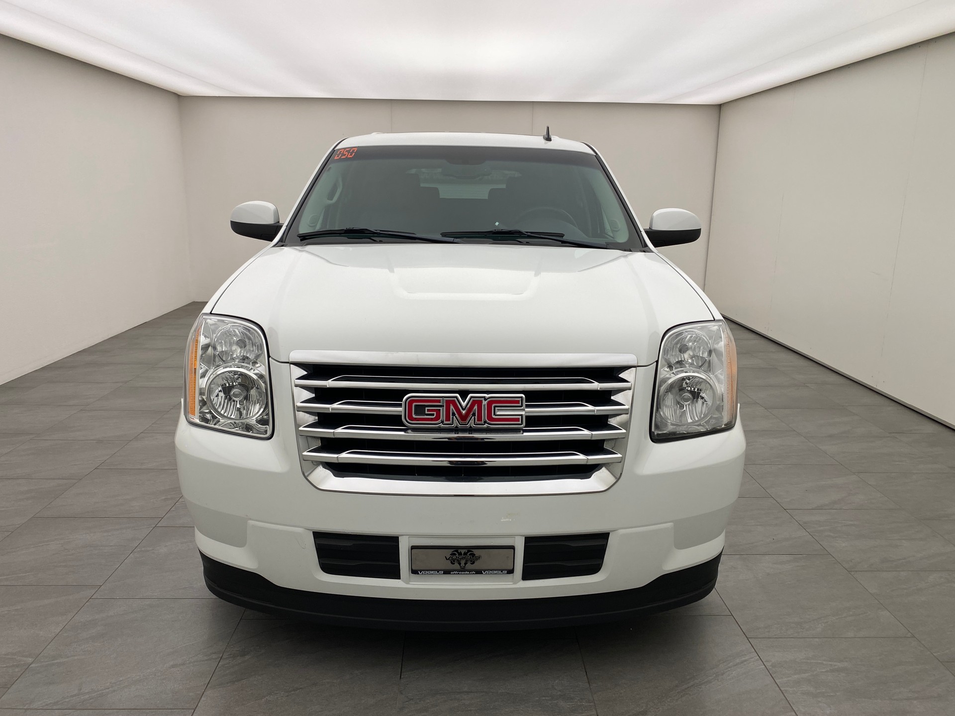 GMC Yukon 6.0 Hybrid 2 Mode-showroom-element-1