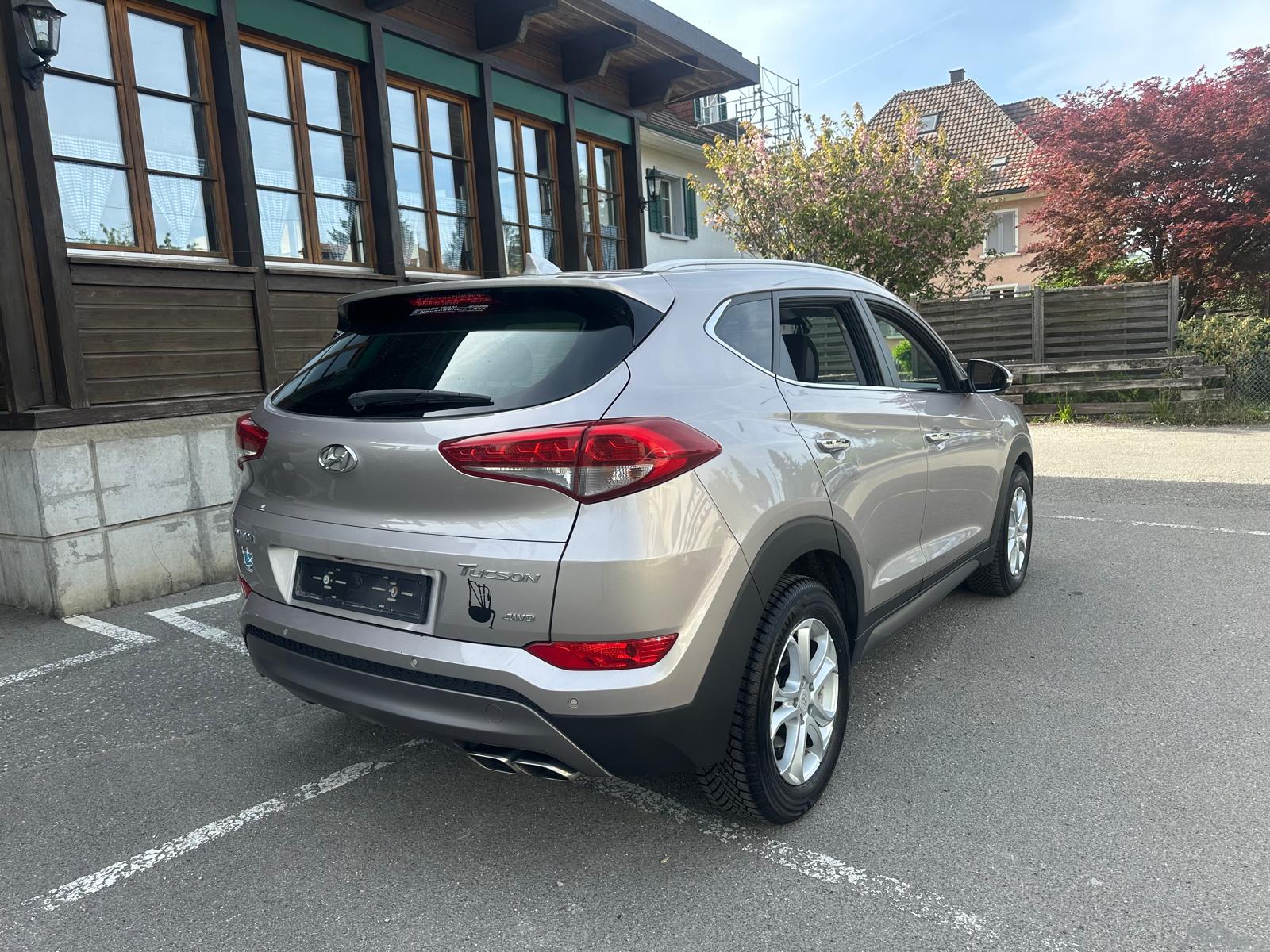 HYUNDAI Tucson 2.0 CRDI Plena 4WD Automatic-image-3
