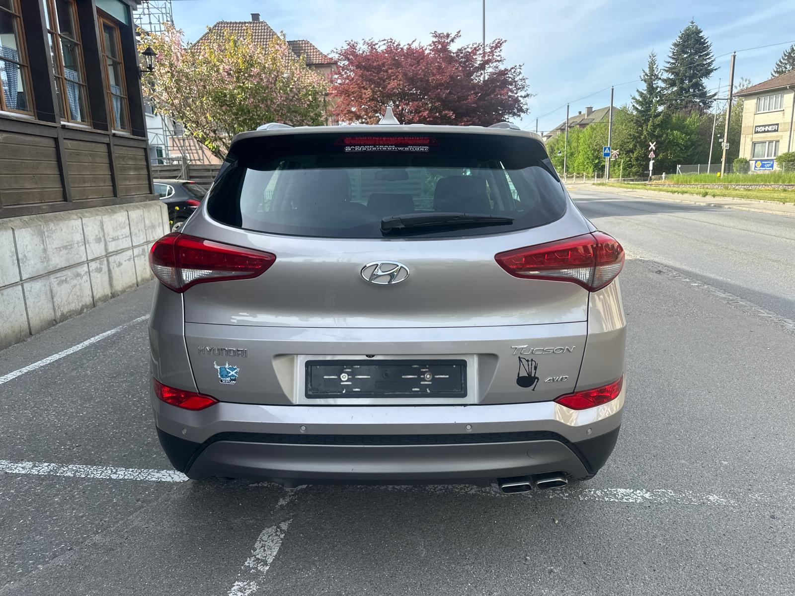 HYUNDAI Tucson 2.0 CRDI Plena 4WD Automatic-image-5