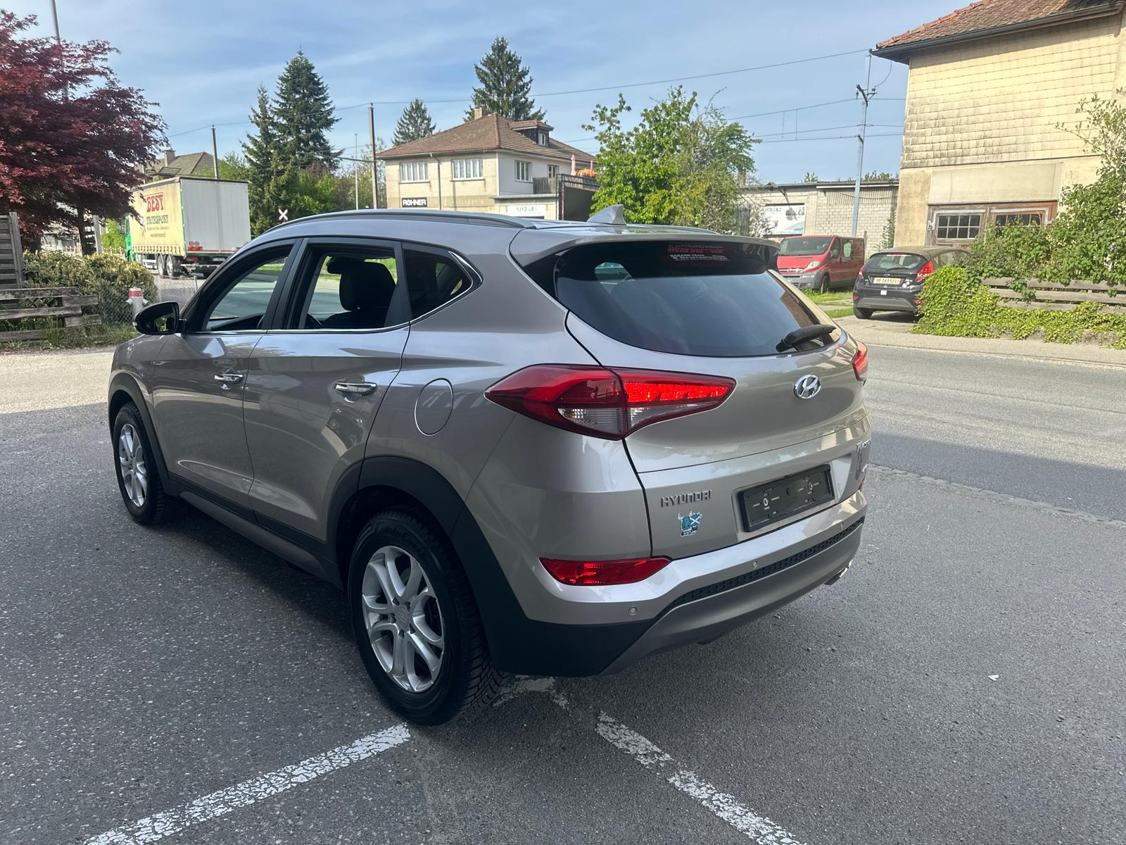HYUNDAI Tucson 2.0 CRDI Plena 4WD Automatic-image-2
