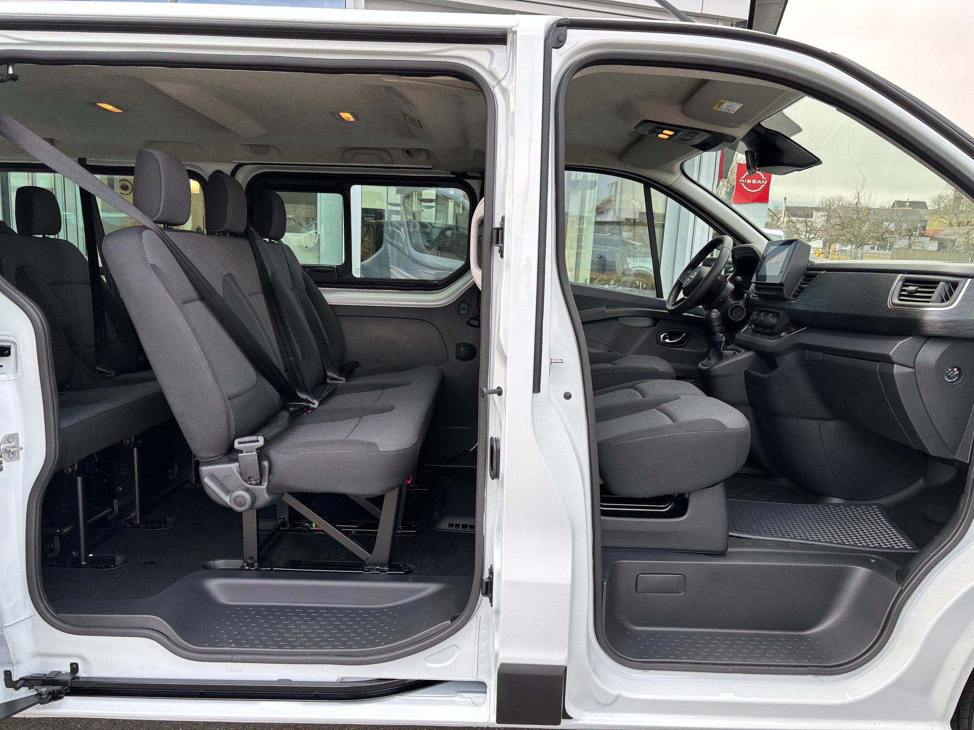 NISSAN Primastar 150 3.0L2H1 N-Connecta 9 Plätze-image-7