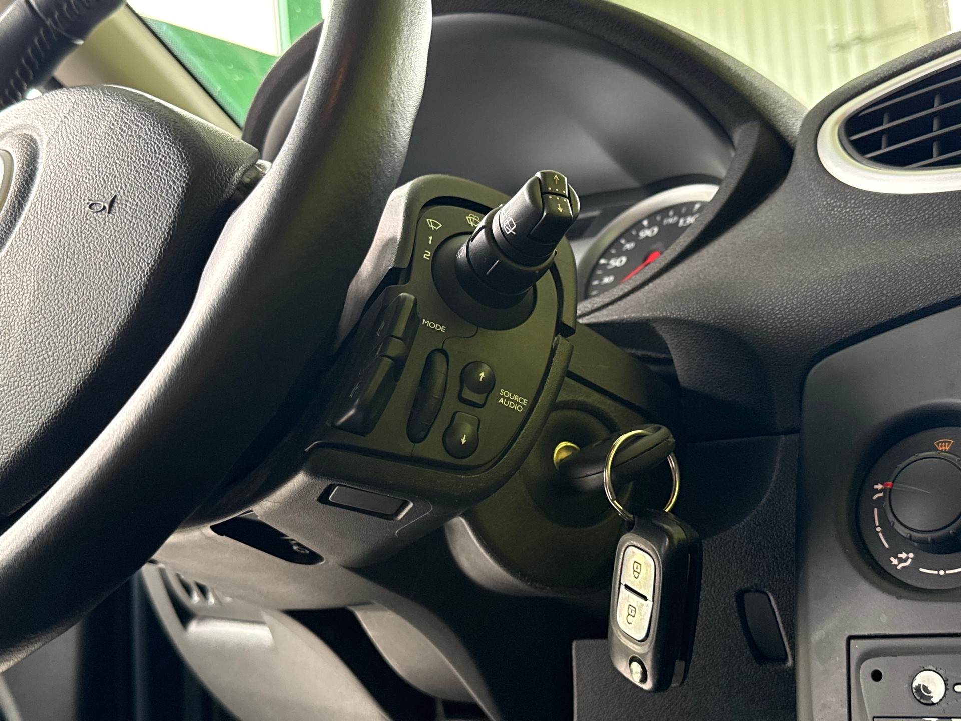 RENAULT Clio Grandtour 1.2 16V Turbo Dynamique-image-10