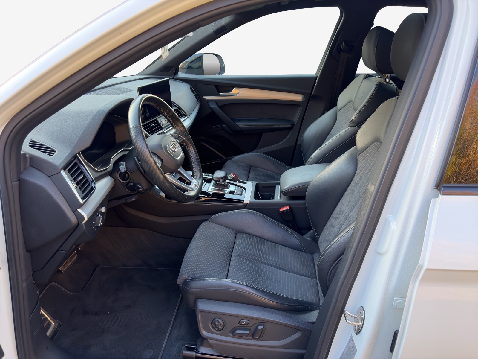 AUDI Q5 40 TDI Black Edition quattro S-tronic-image-7