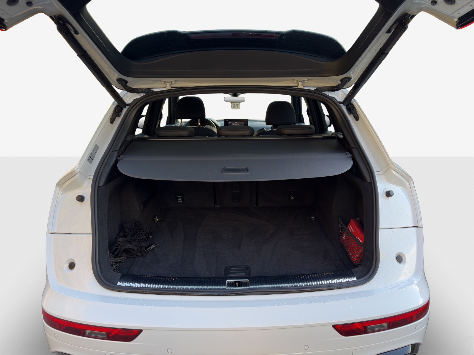 AUDI Q5 40 TDI Black Edition quattro S-tronic-image-12