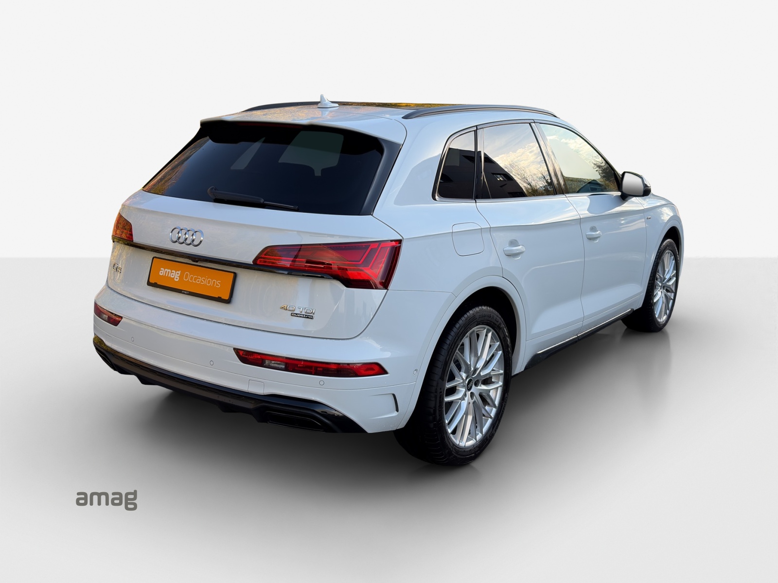 AUDI Q5 40 TDI Black Edition quattro S-tronic-image-4