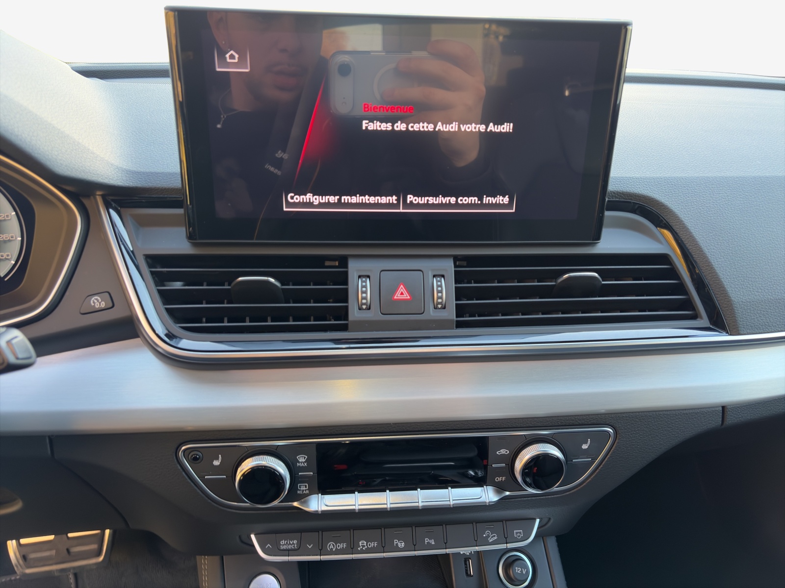 AUDI Q5 40 TDI Black Edition quattro S-tronic-image-10