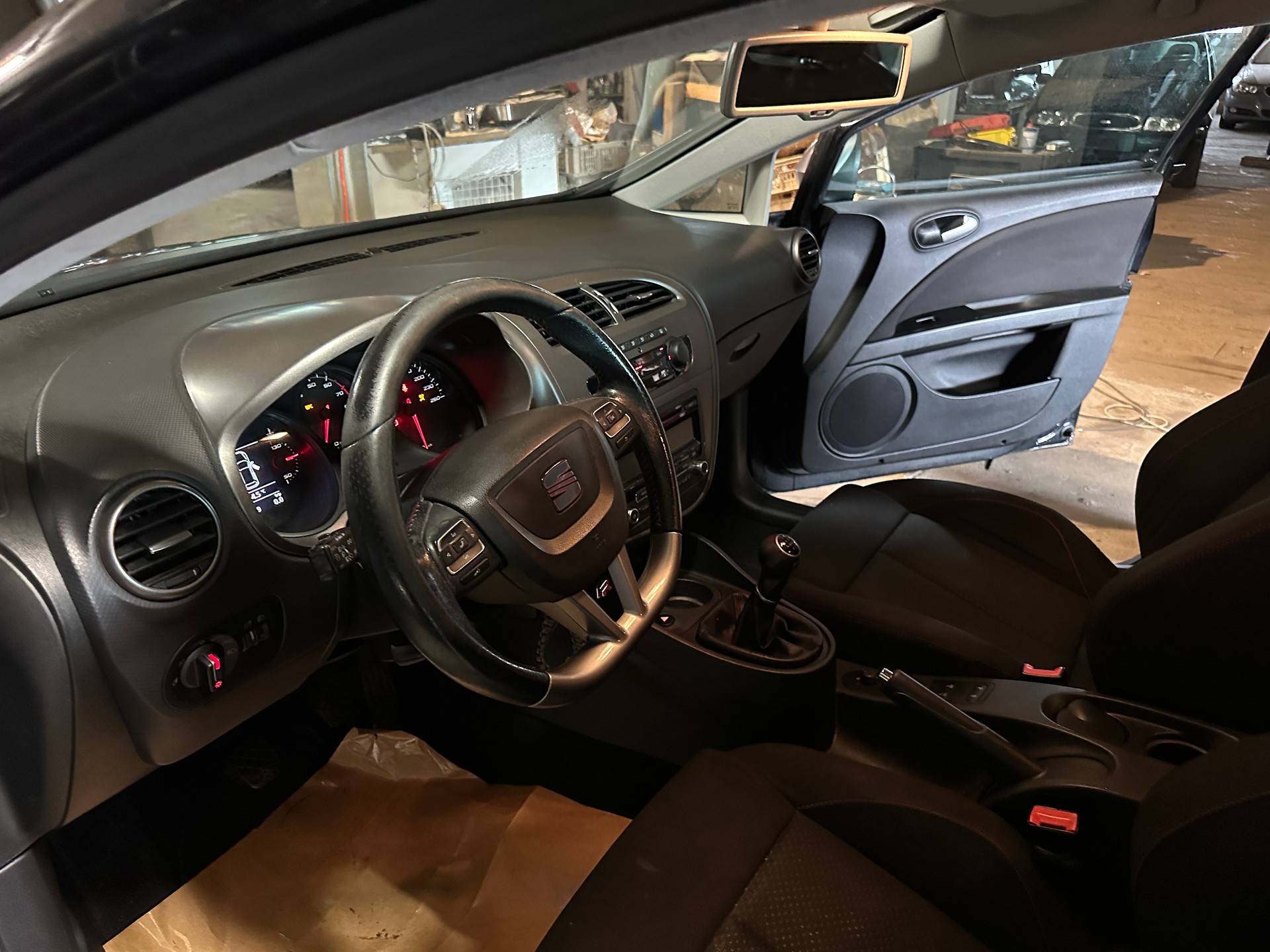 SEAT Leon 2.0 TSI FR DSG-image-9