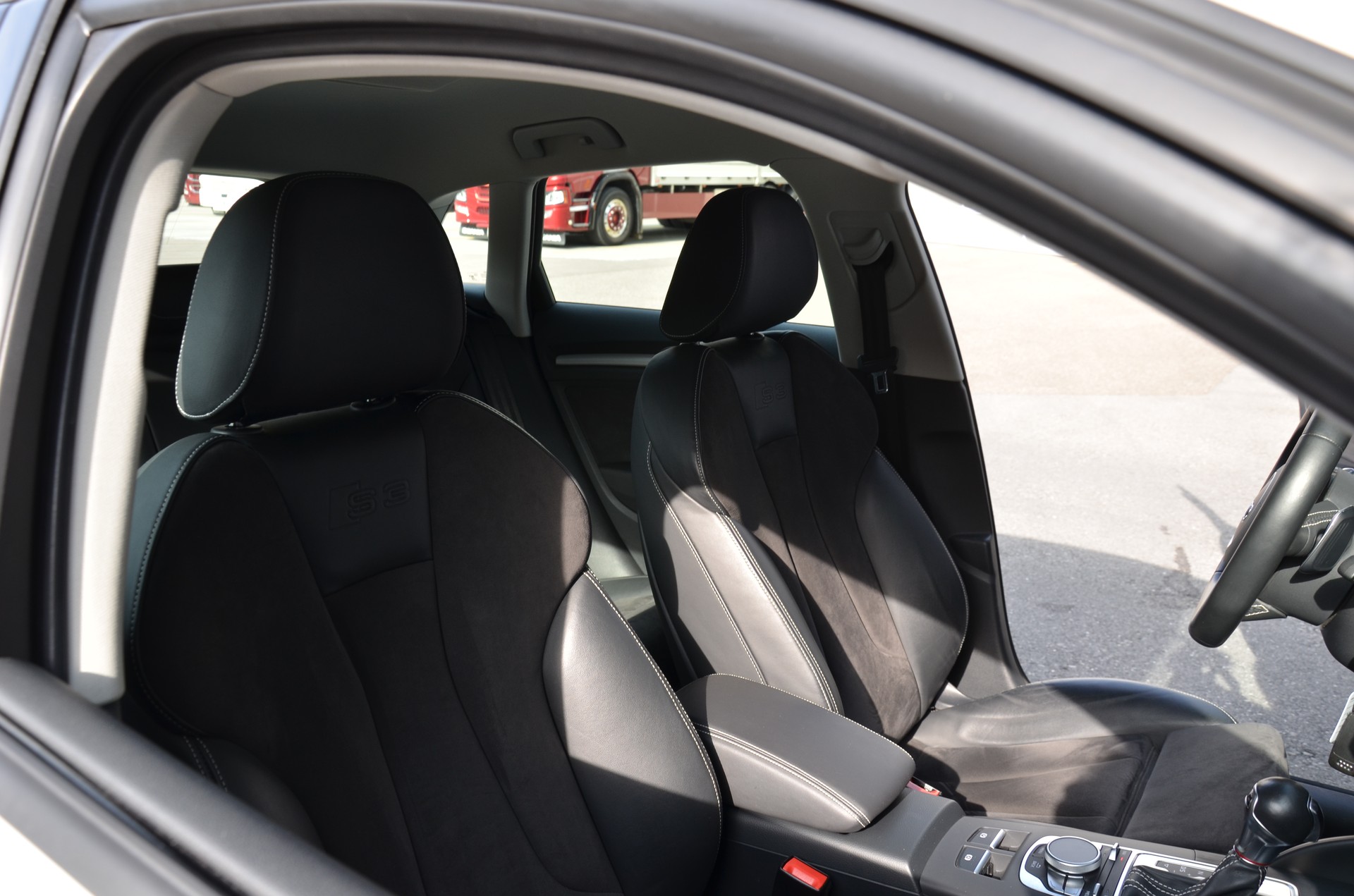 AUDI S3 Sportback 2.0 TFSI quattro S-tronic-image-15