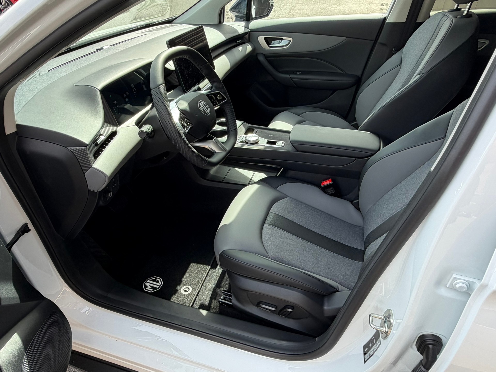 MG 4 EV 64kWh Premium-image-8