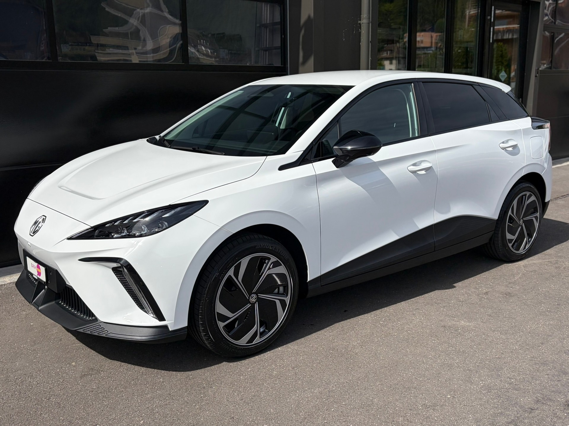 MG 4 EV 64kWh Premium-image-1