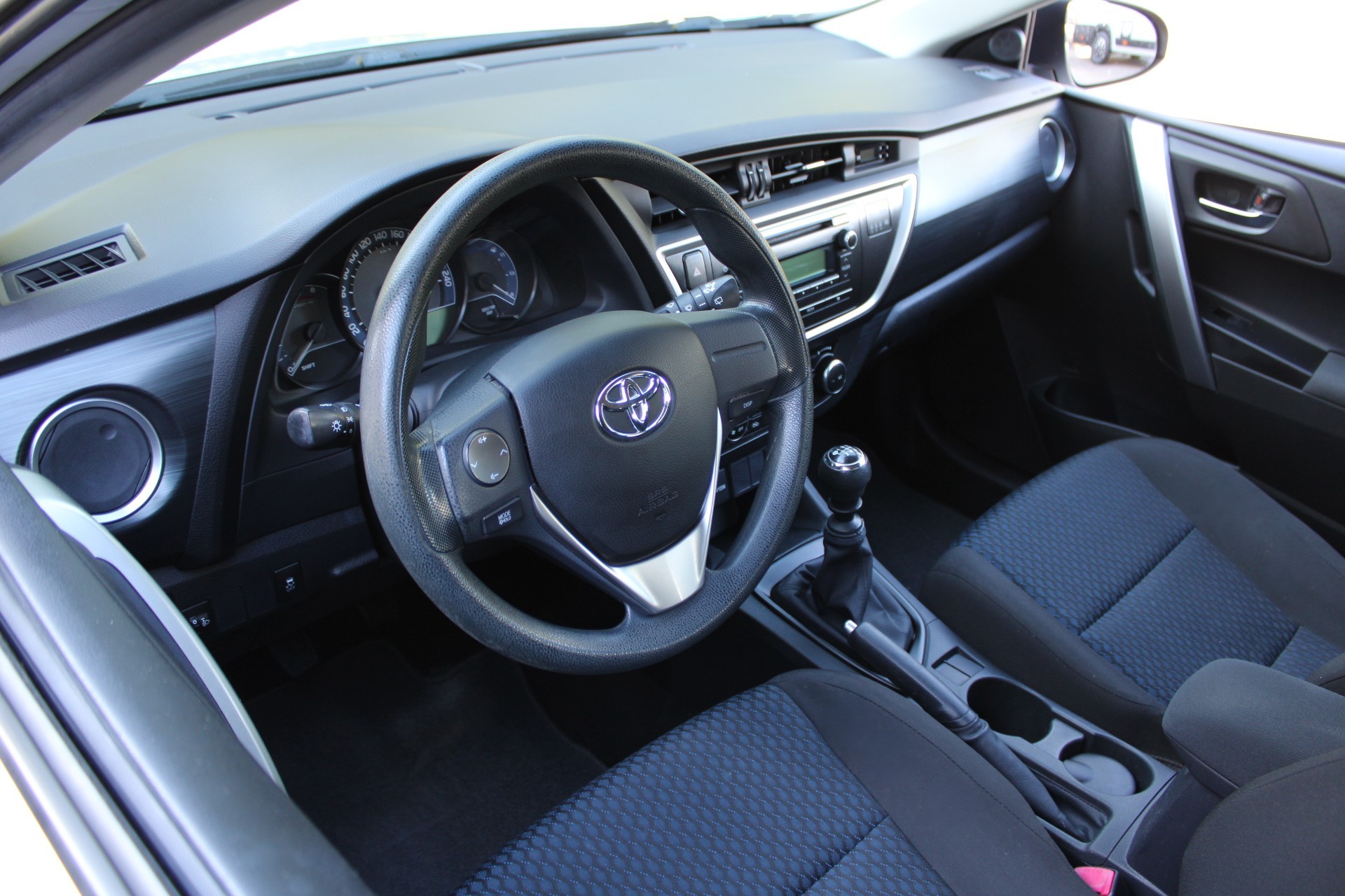 TOYOTA Auris 1.6 Luna-image-4