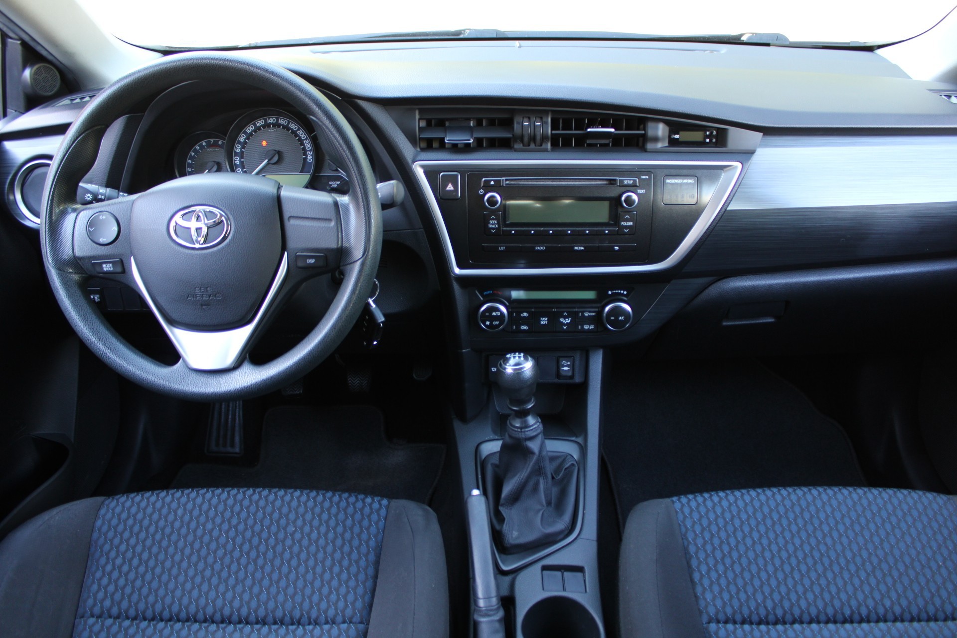 TOYOTA Auris 1.6 Luna-image-7