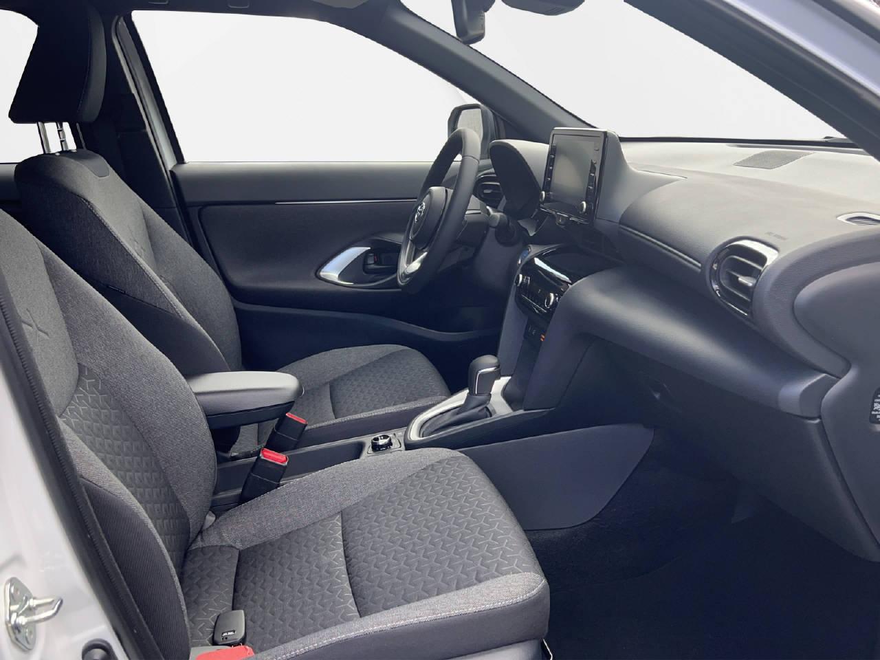 TOYOTA Yaris Cross 1.5 VVT-i HSD Trend AWD-i-image-13