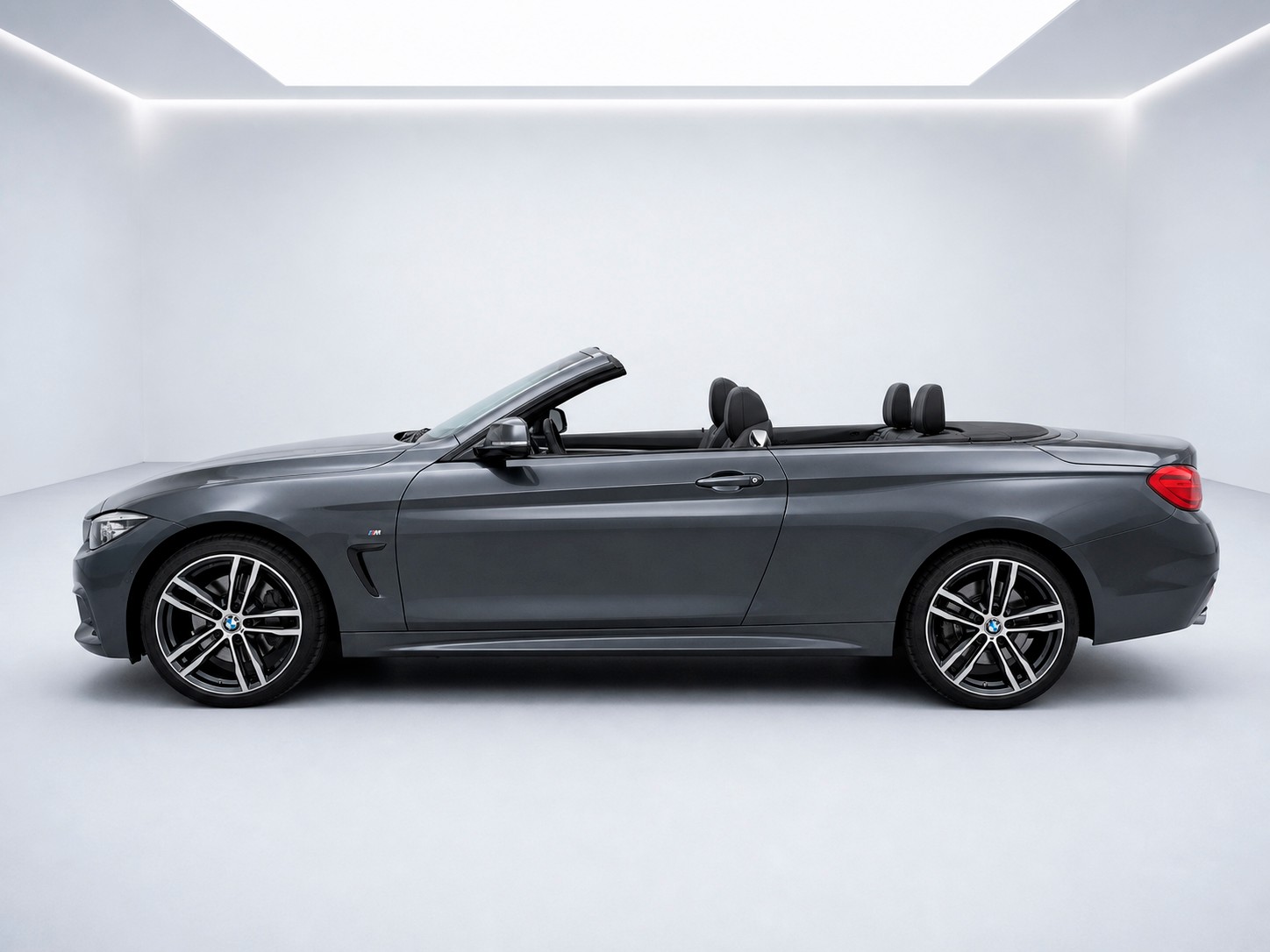BMW 440i Cabriolet xDrive M Sport Individual Steptronic-image-1