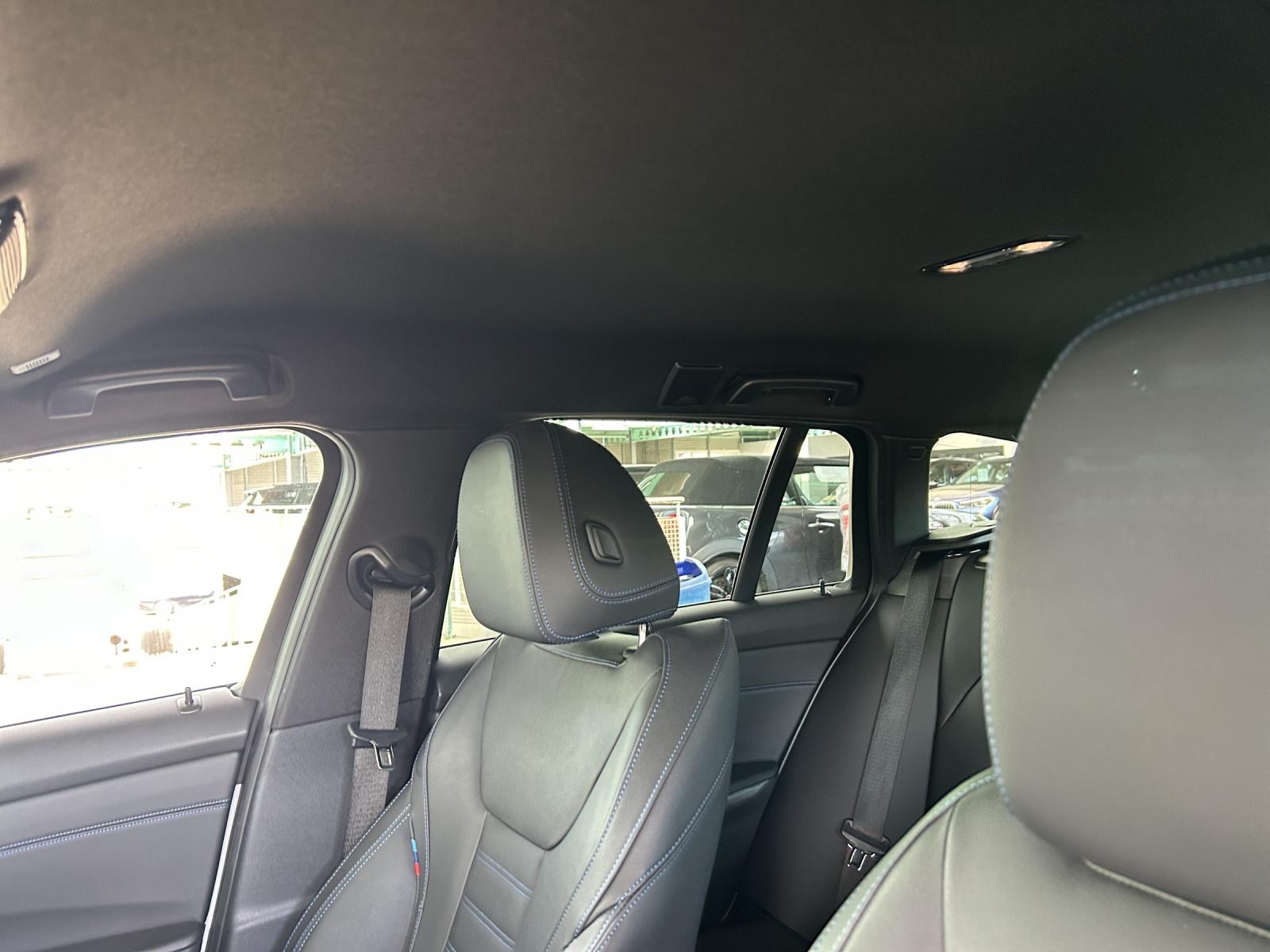 BMW 320d xDrive SAG Touring-image-12