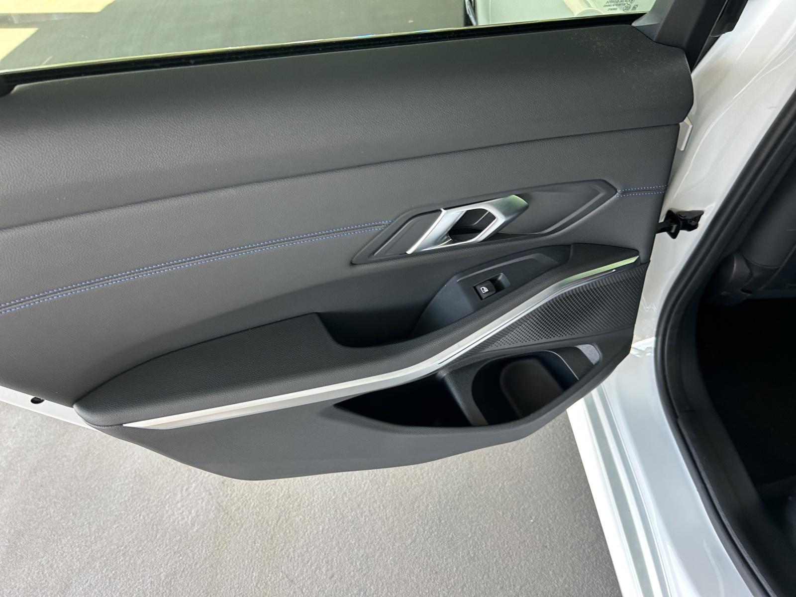 BMW 320d xDrive SAG Touring-image-19