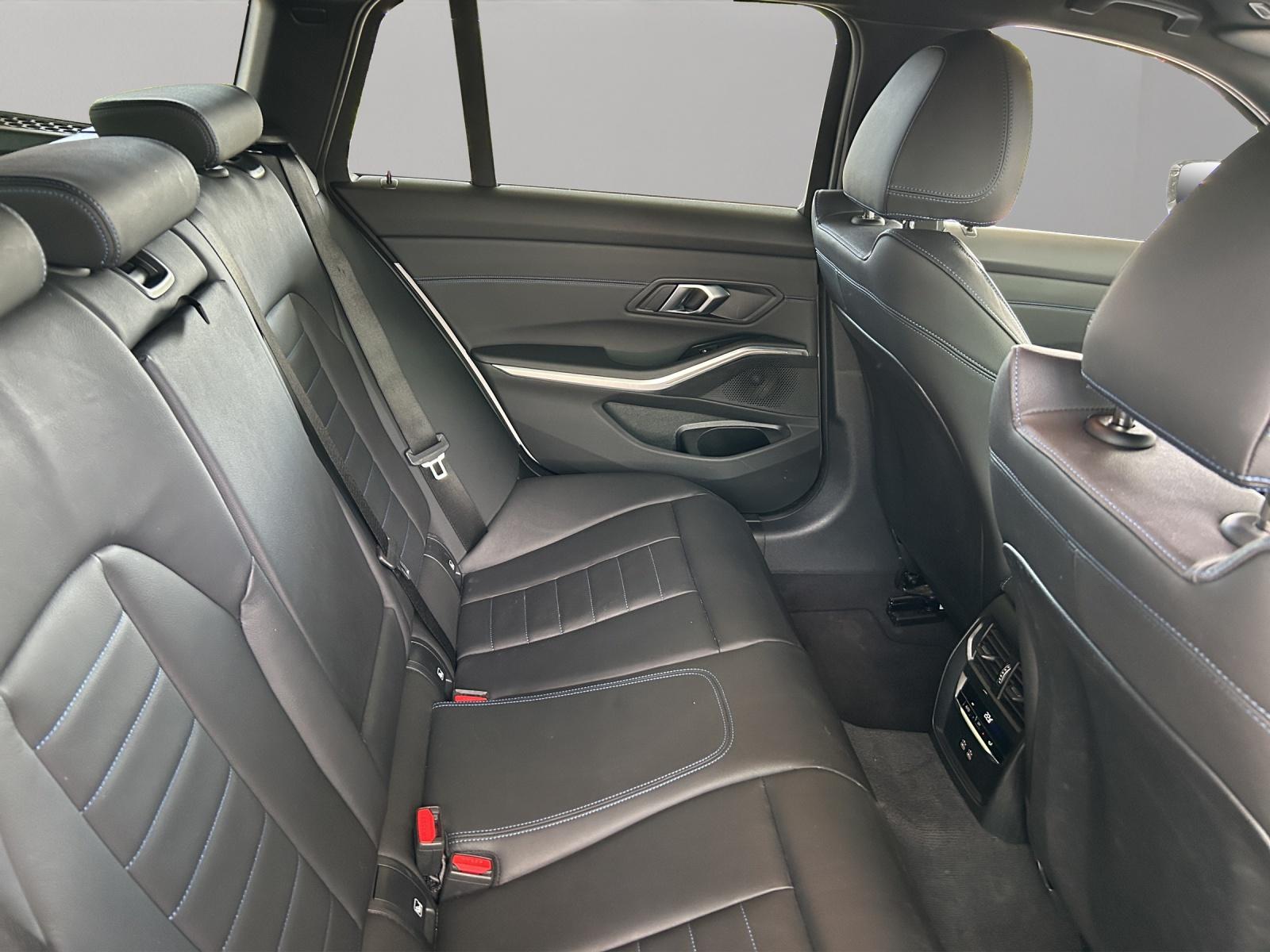 BMW 320d xDrive SAG Touring-image-11